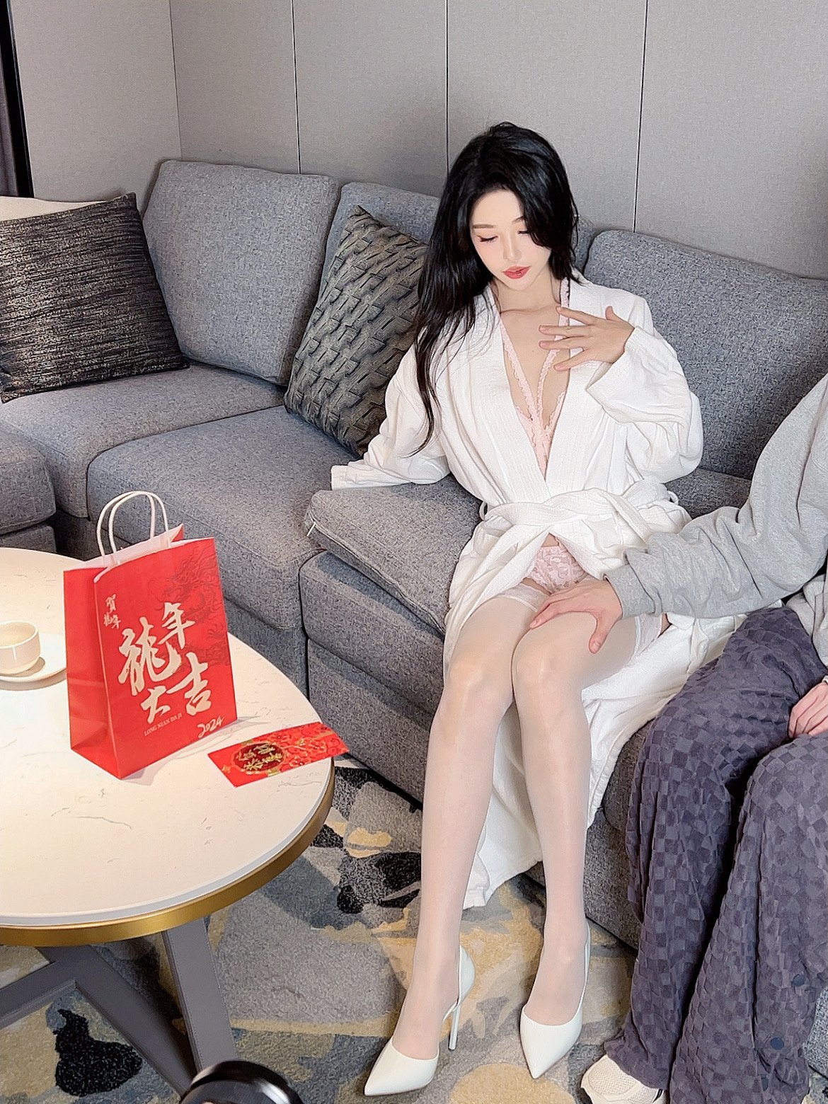 抖娘利世 - 龙年大吉 36P1V