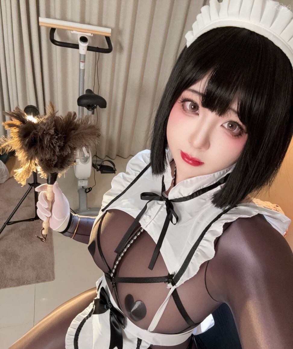 PiPi Milk - Maid Selfie