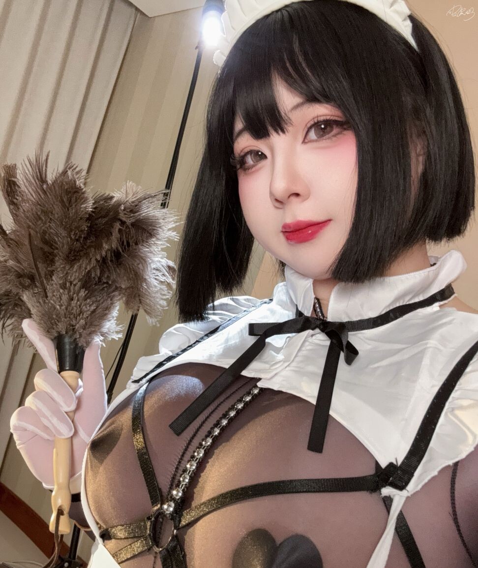 PiPi Milk - Maid Selfie