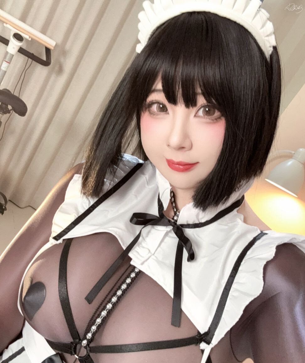 PiPi Milk - Maid Selfie