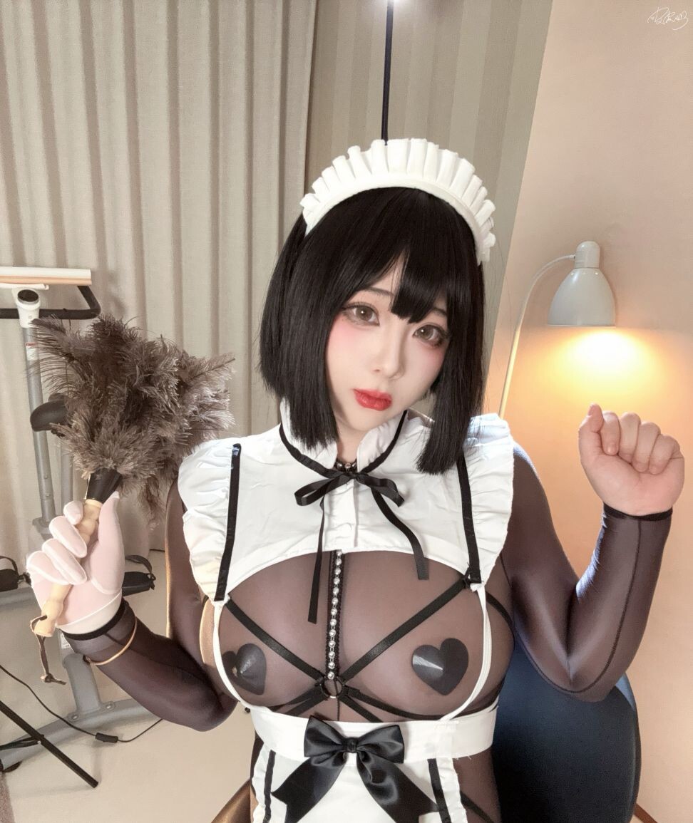 PiPi Milk - Maid Selfie