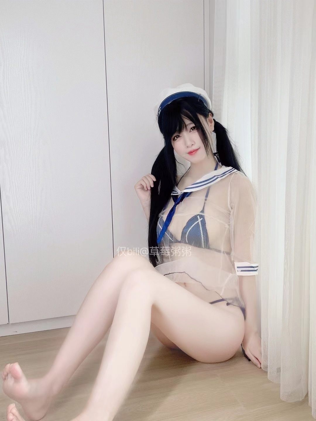 十萬口草莓粥粥 - 24年10月艦長福利 221P1V