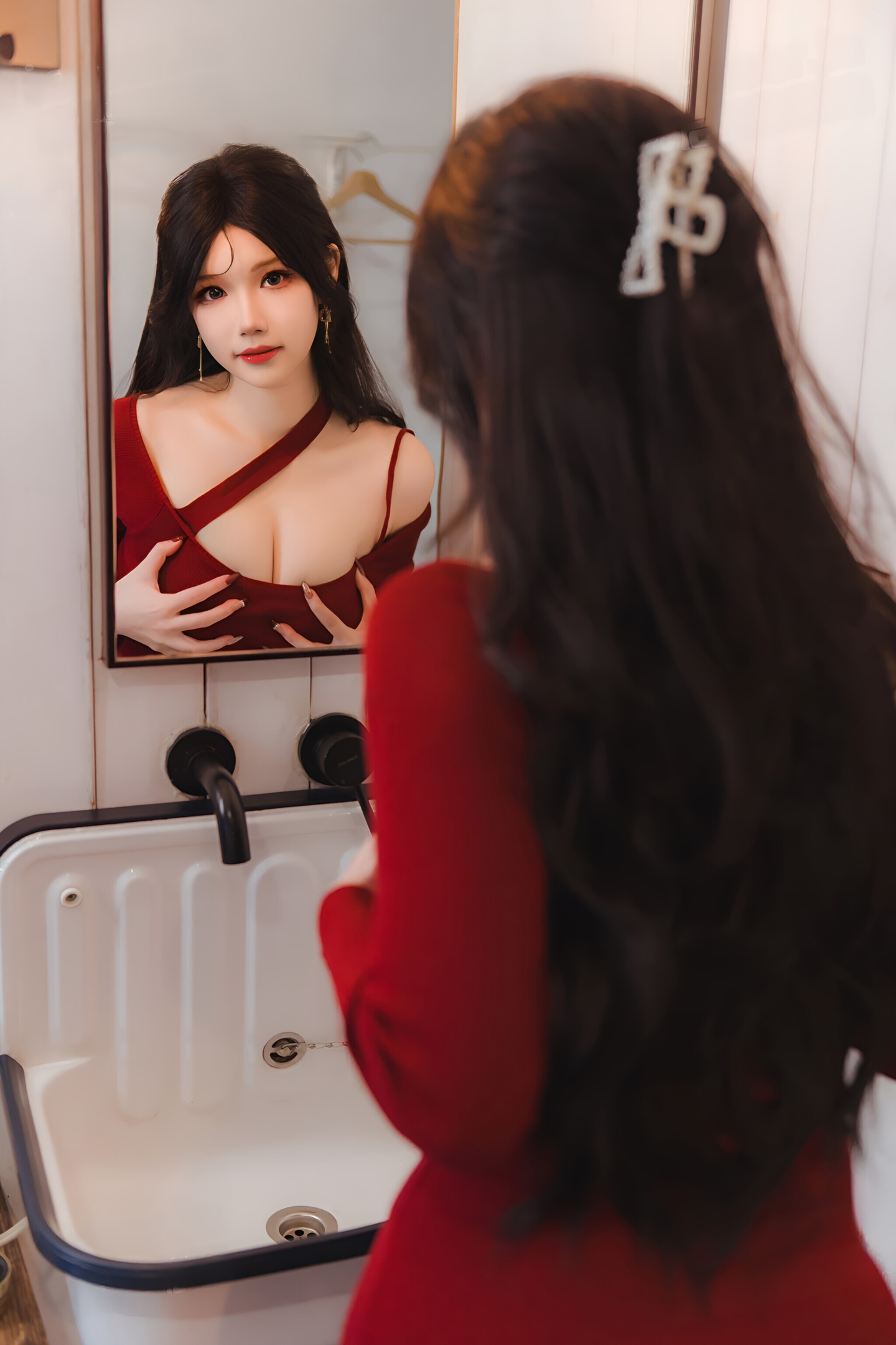 雪晴Astra - Vợ nhỏ trong váy đỏ và tất đen 69P1V