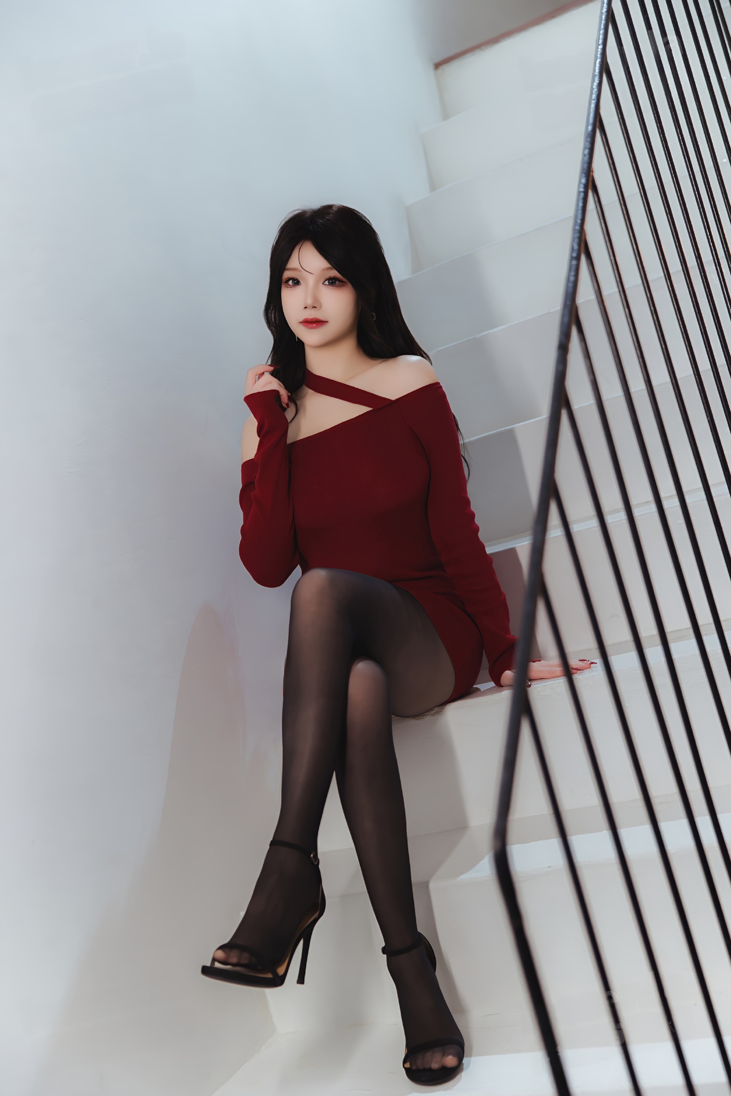 눈이 맑은 Astra - 빨간 치마 검은 스타킹 작은 아내 69P1V