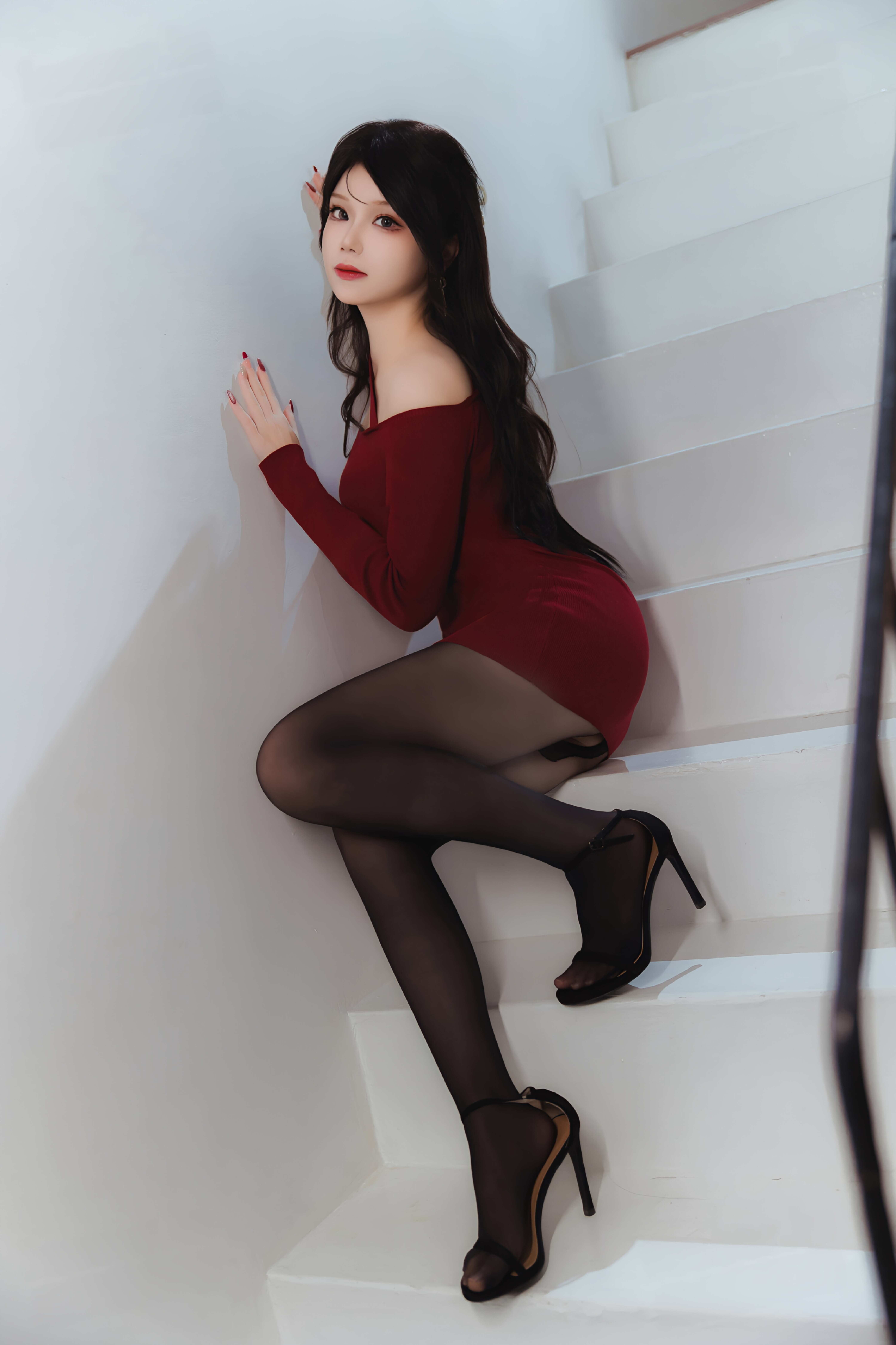 눈이 맑은 Astra - 빨간 치마 검은 스타킹 작은 아내 69P1V