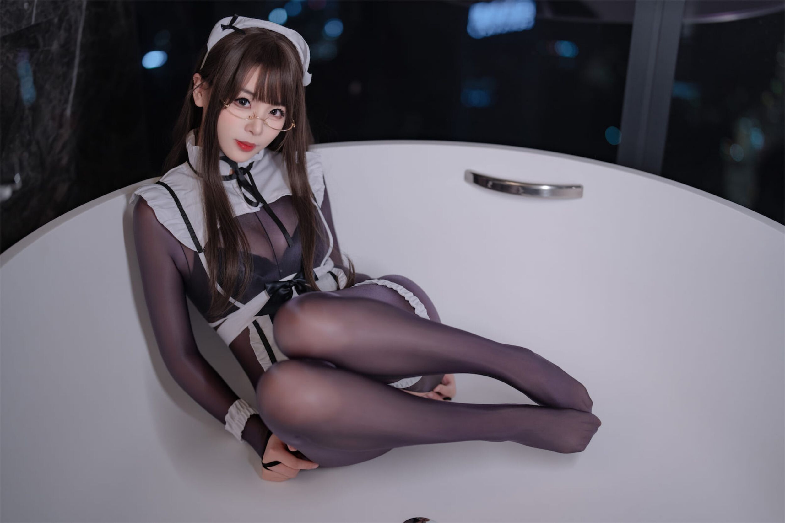 軒蕭學姐 - 連體絲女僕90P
