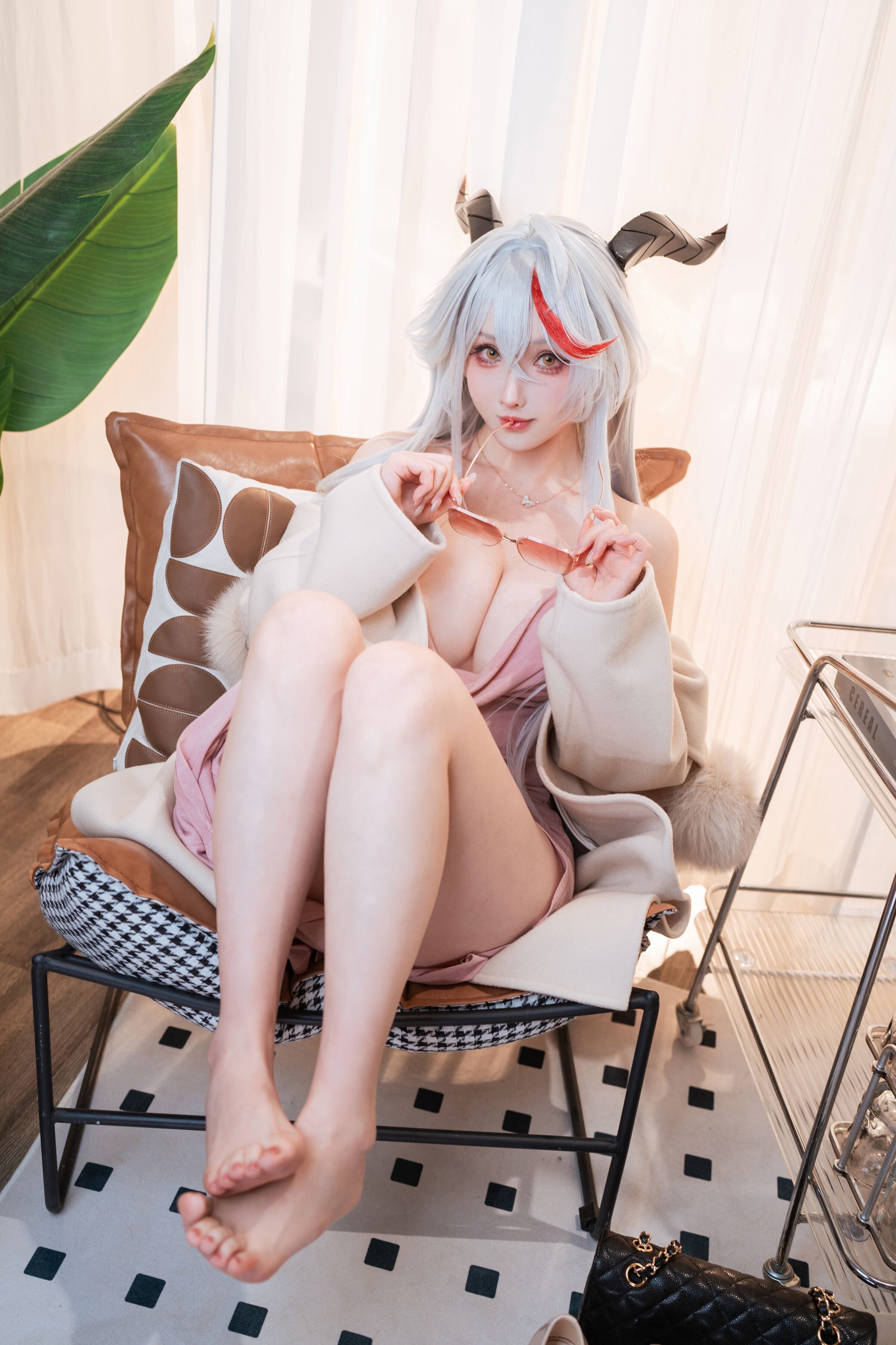 Lương Lương Tử - Aji Er Gia Đình Bản