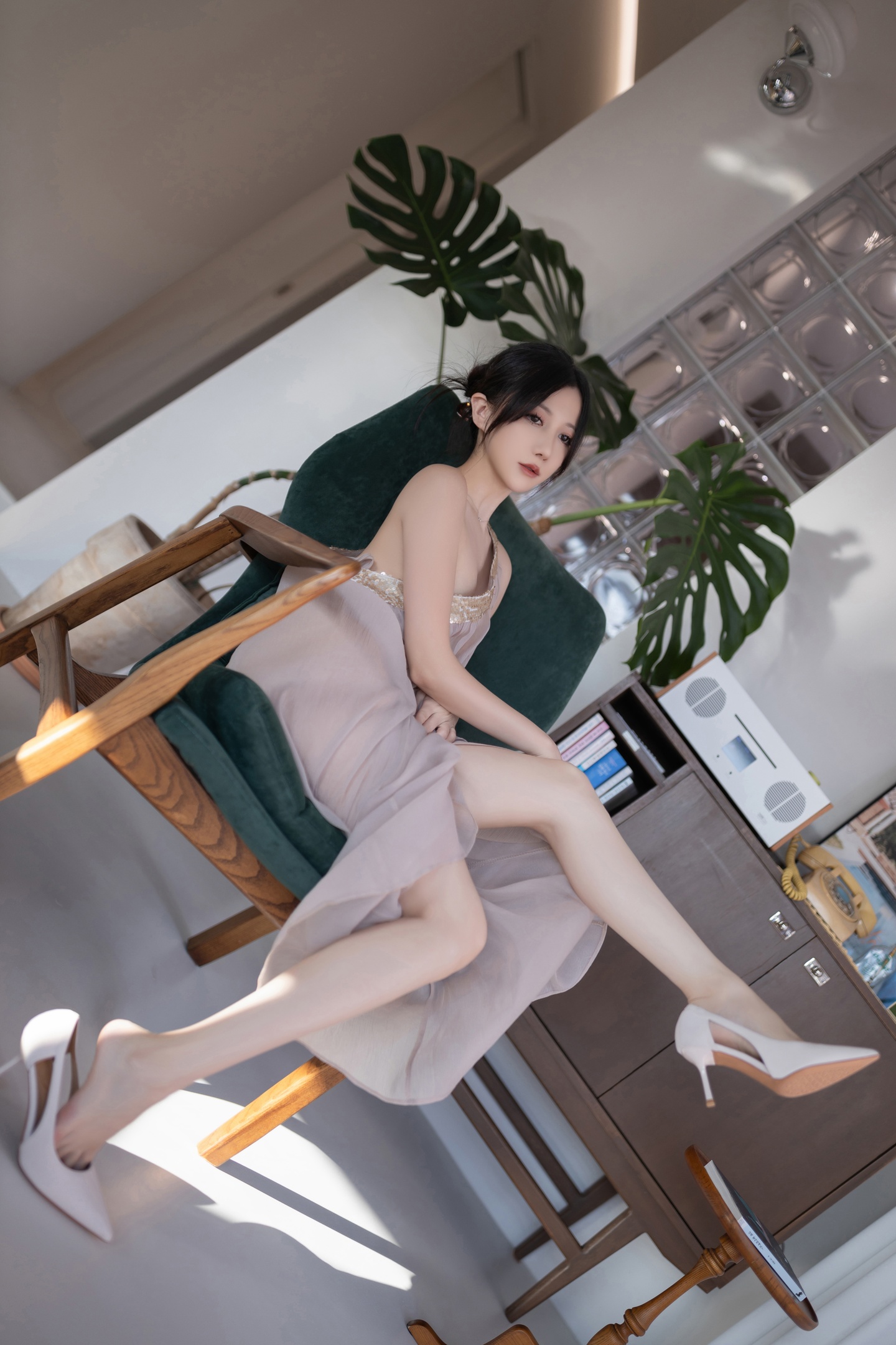 鱼子酱Fish - 抹胸女人 101P