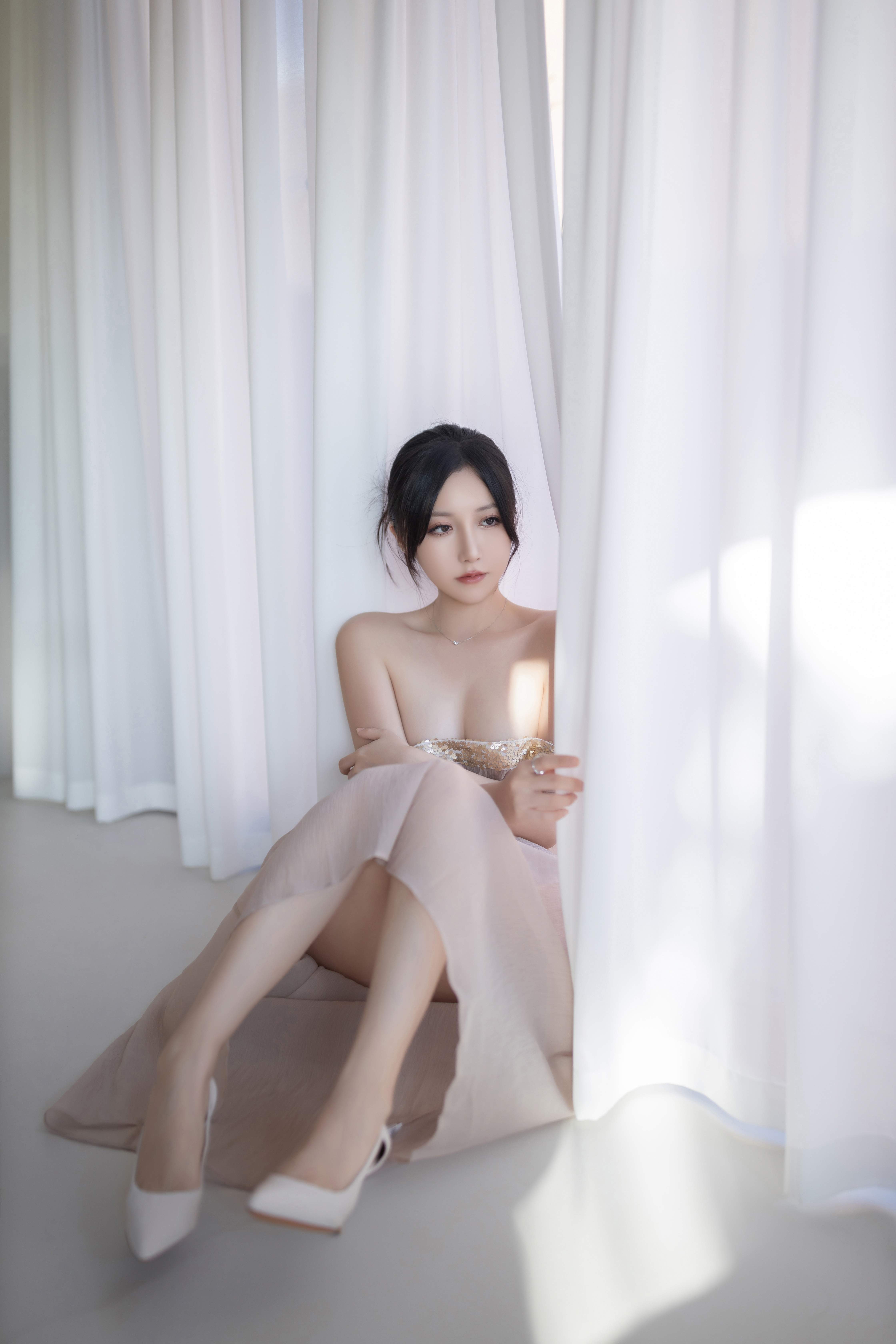 魚子醬魚 - 抹胸女人 101P