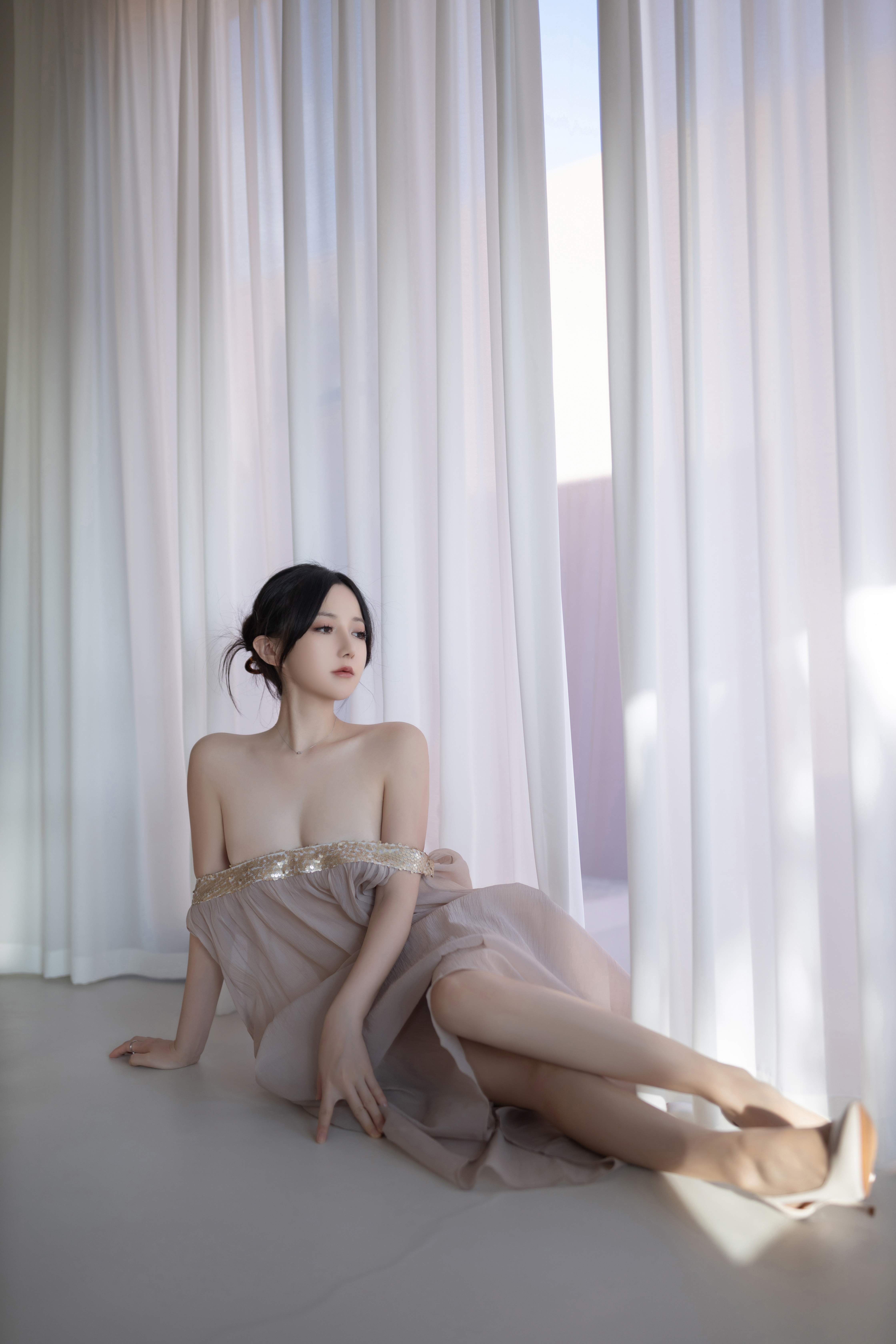 魚子醬魚 - 抹胸女人 101P
