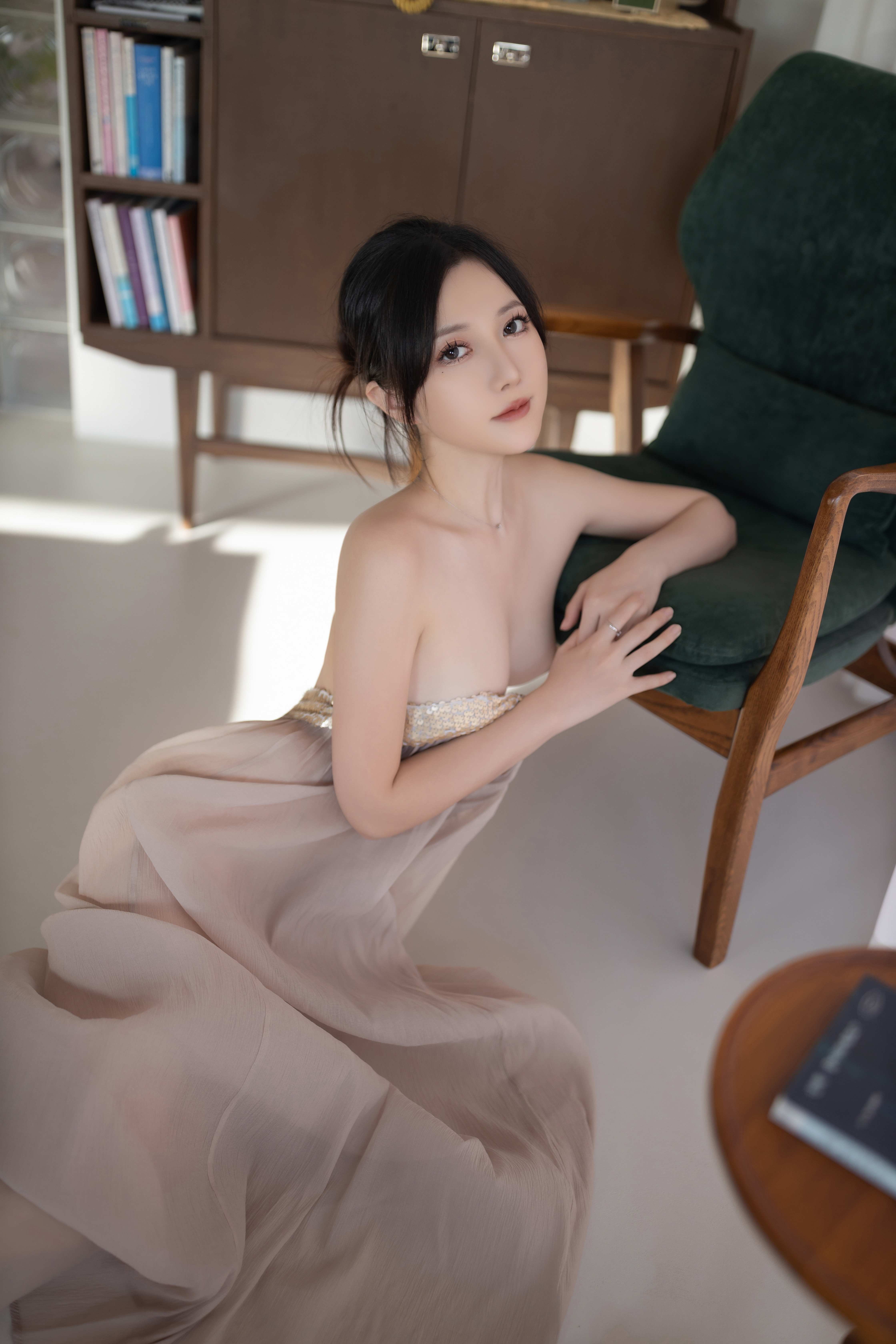 魚子醬魚 - 抹胸女人 101P