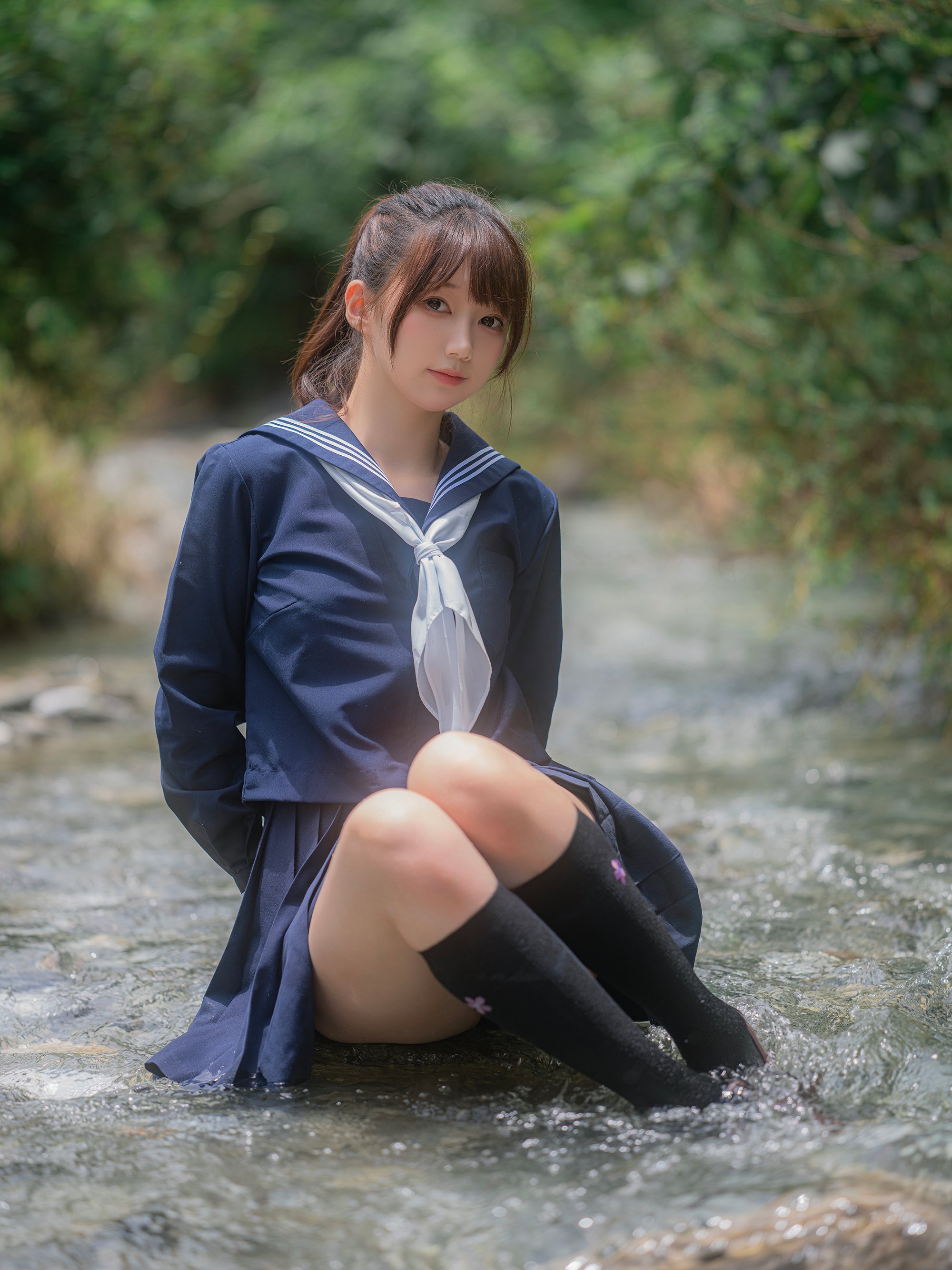 娜吉莎魔物喵 - 在河中玩水