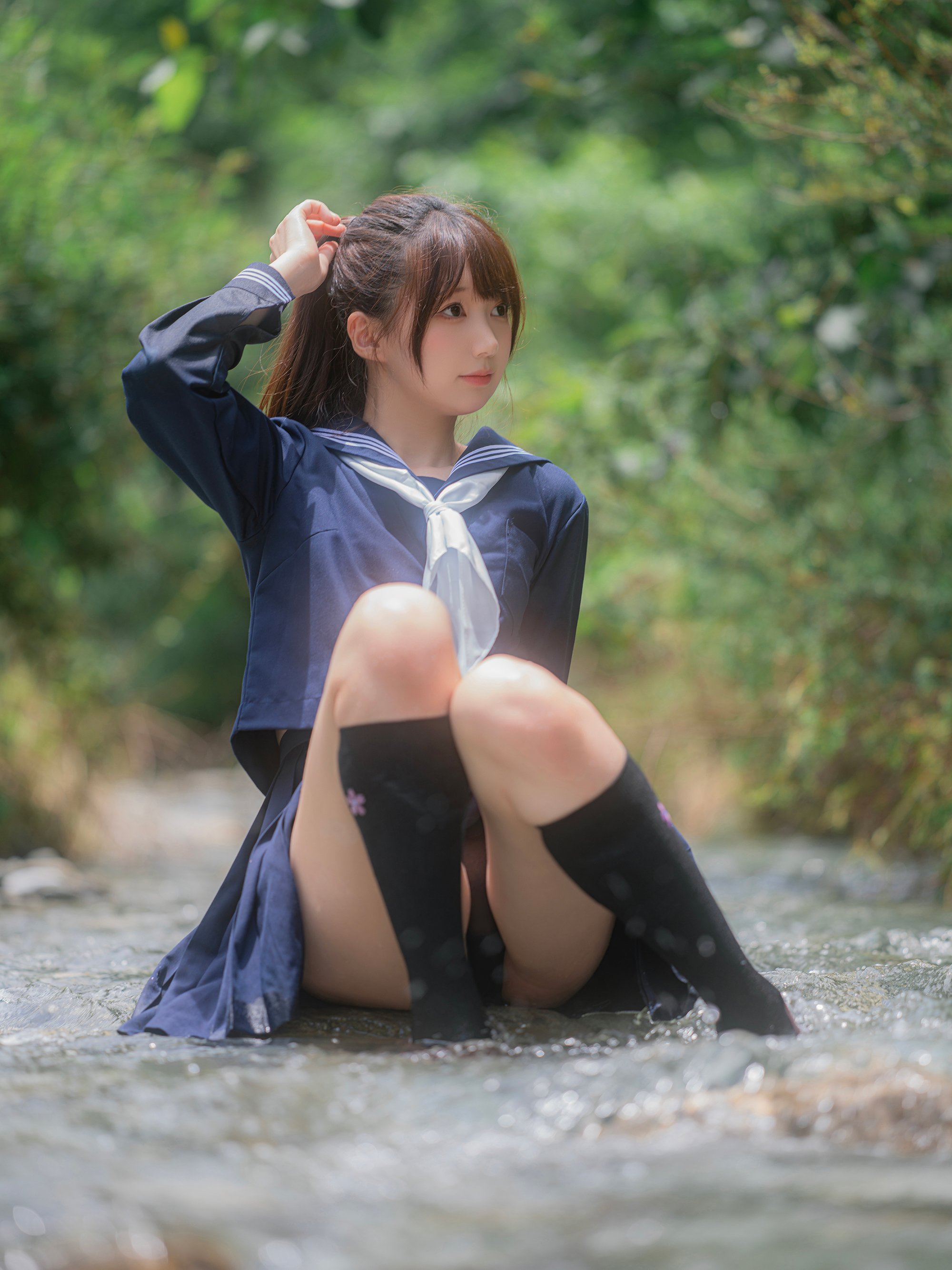 娜吉莎魔物喵 - 在河中玩水