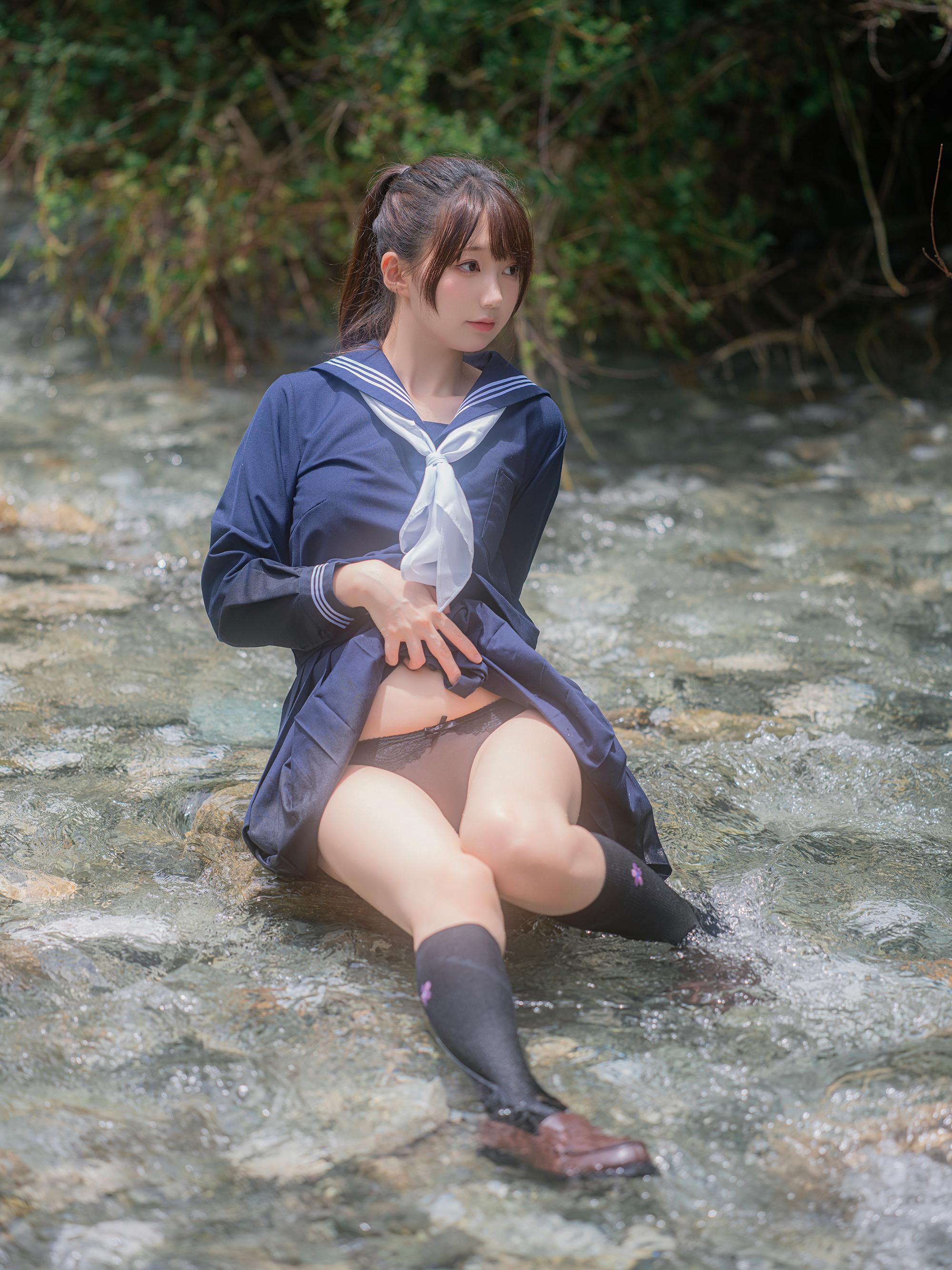 NAGISA Monster Meow - Playing with Water in the River