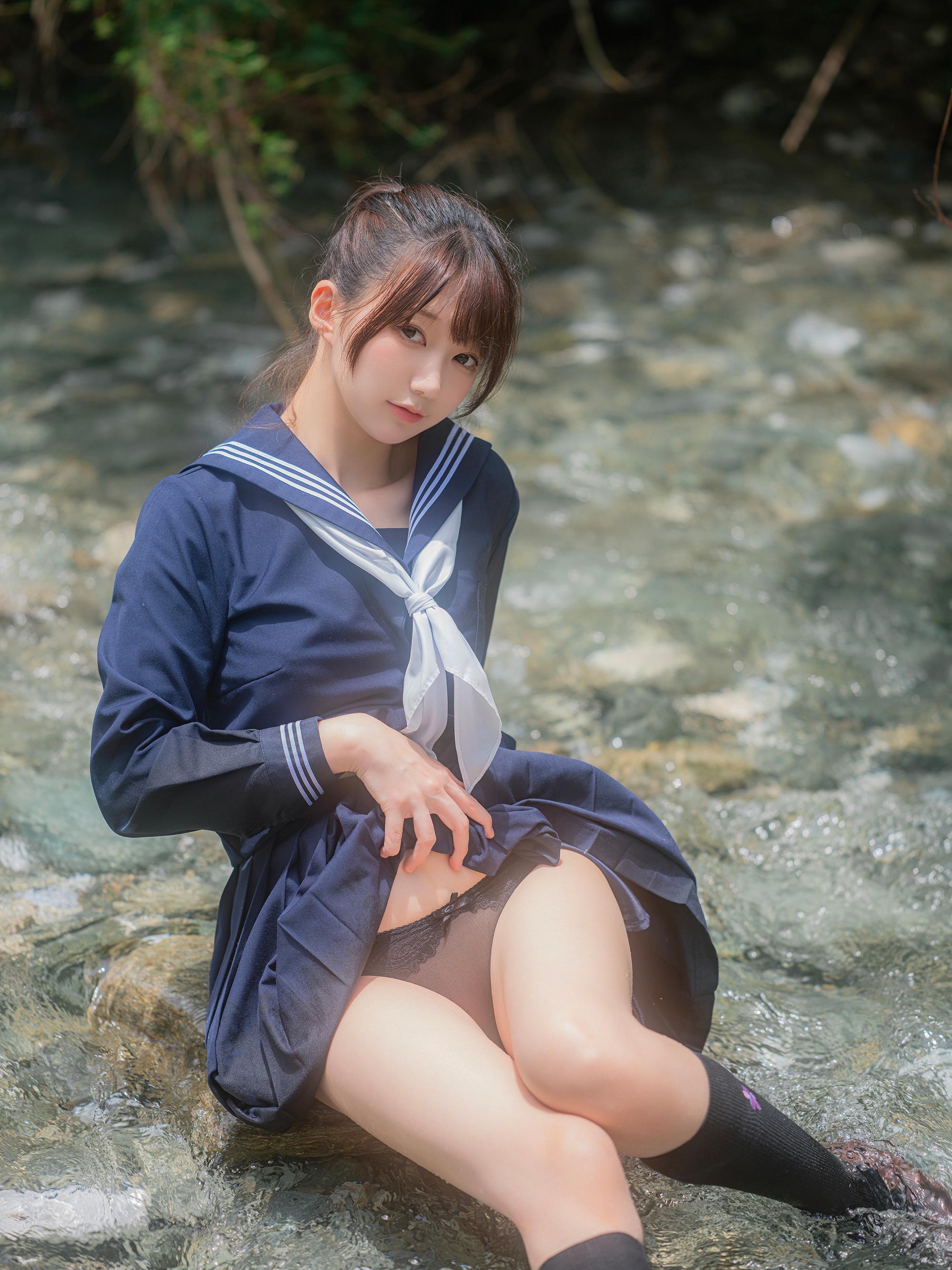 NAGISA Monster Meow - Playing with Water in the River