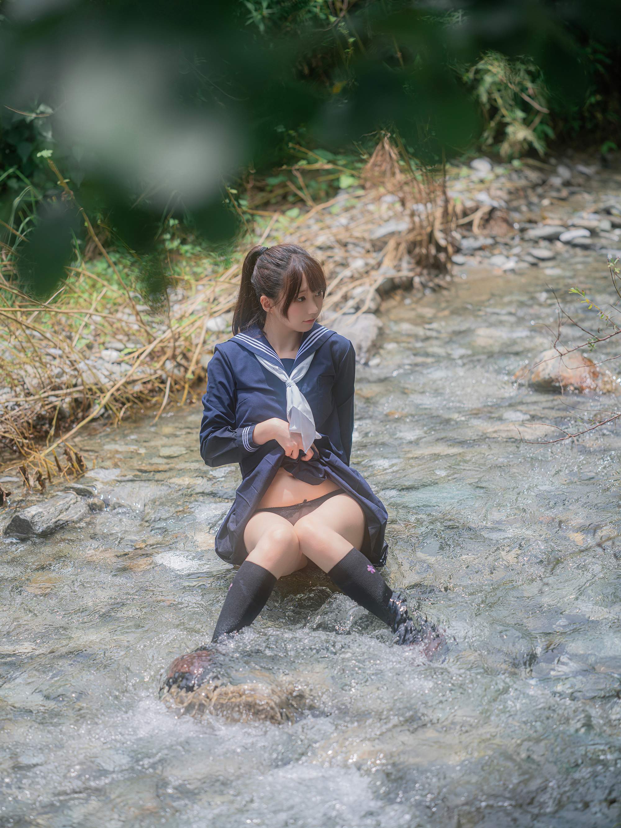 NAGISA Monster Meow - Playing with Water in the River