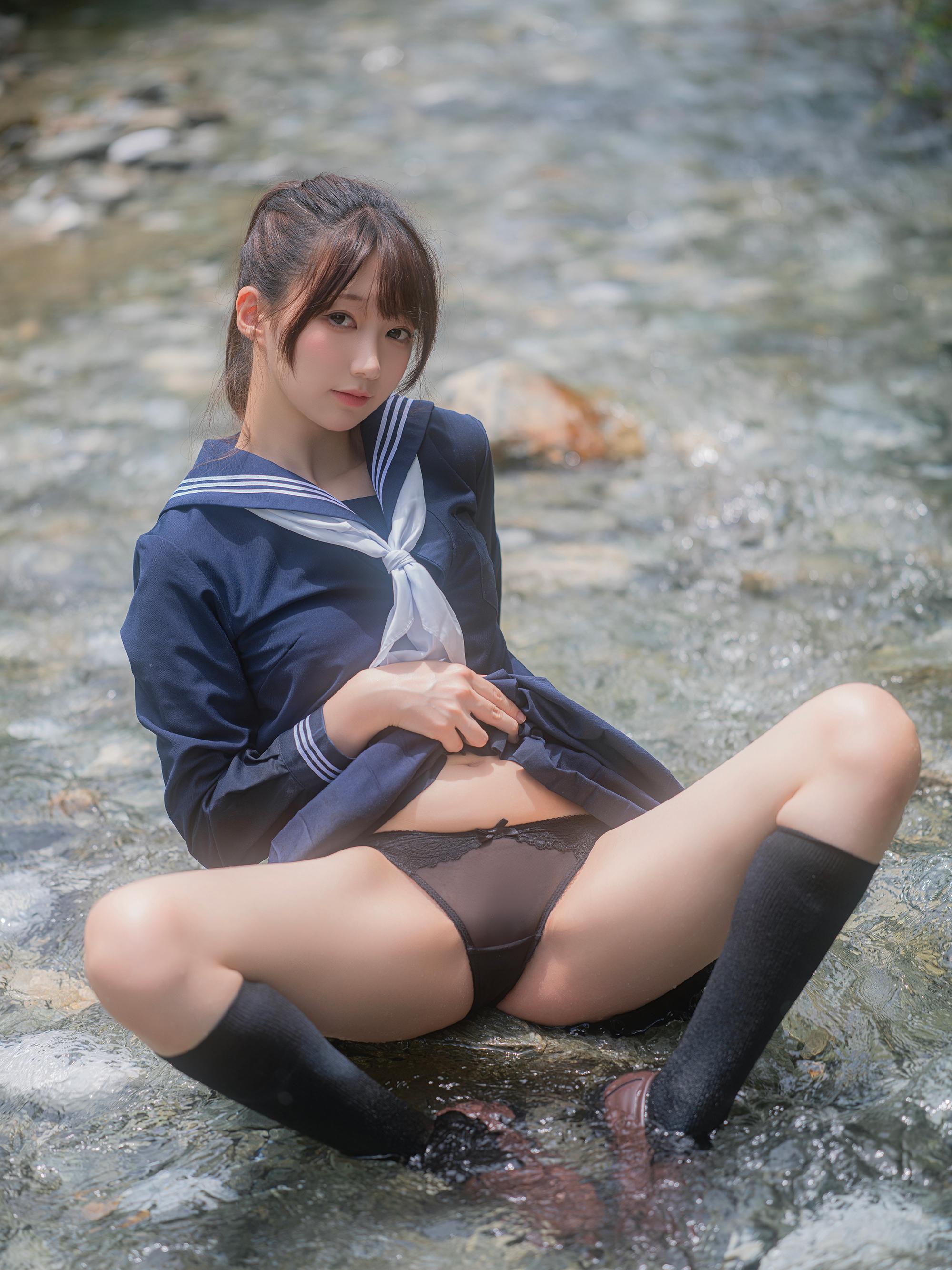 NAGISA Monster Meow - Playing with Water in the River