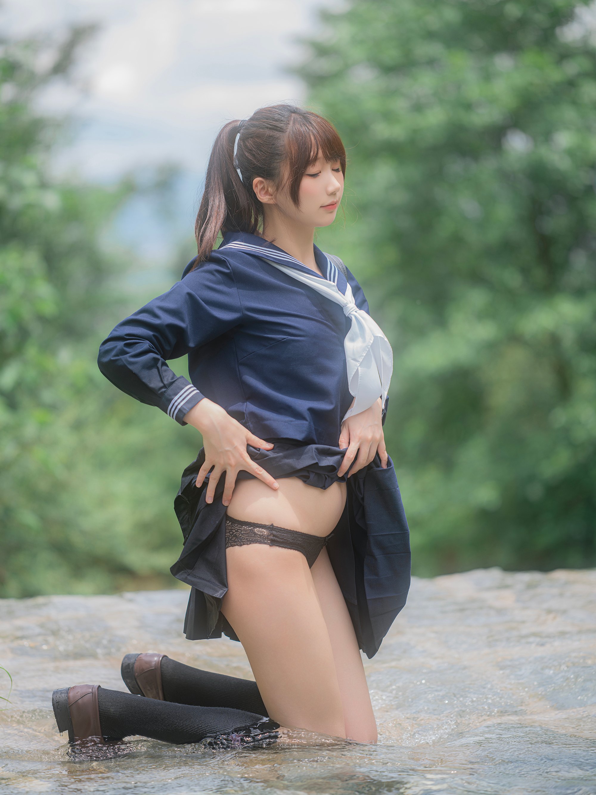 NAGISA Monster Meow - Playing with Water in the River
