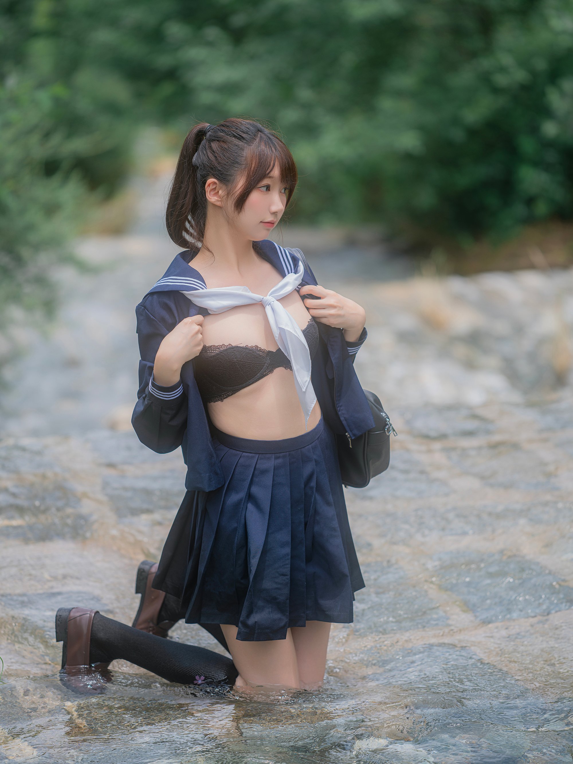 NAGISA Monster Meow - Playing with Water in the River