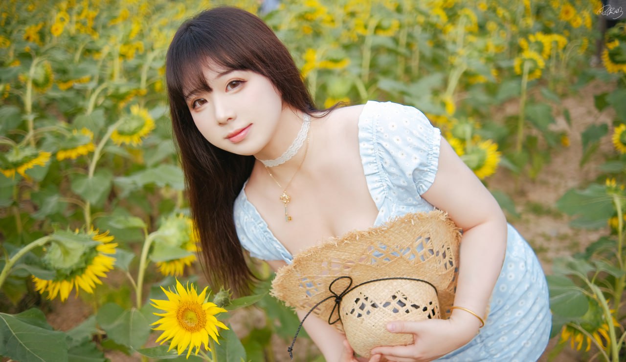 Pi Pi Nai - Her Sunflower 35 Pages