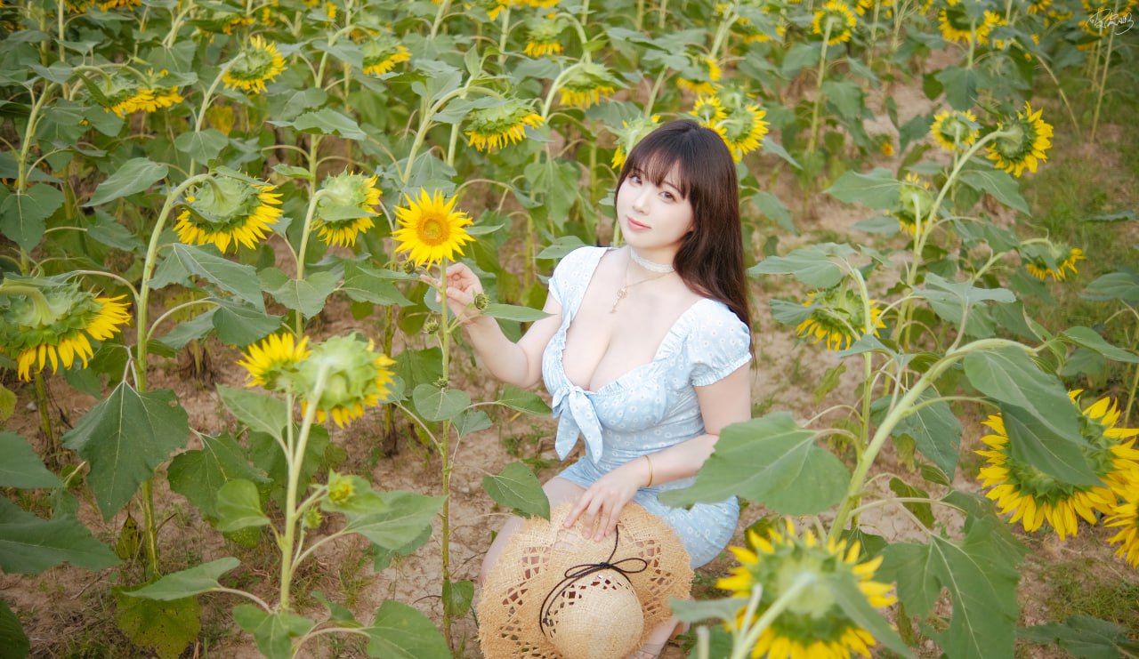 Pi Pi Nai - Her Sunflower 35 Pages