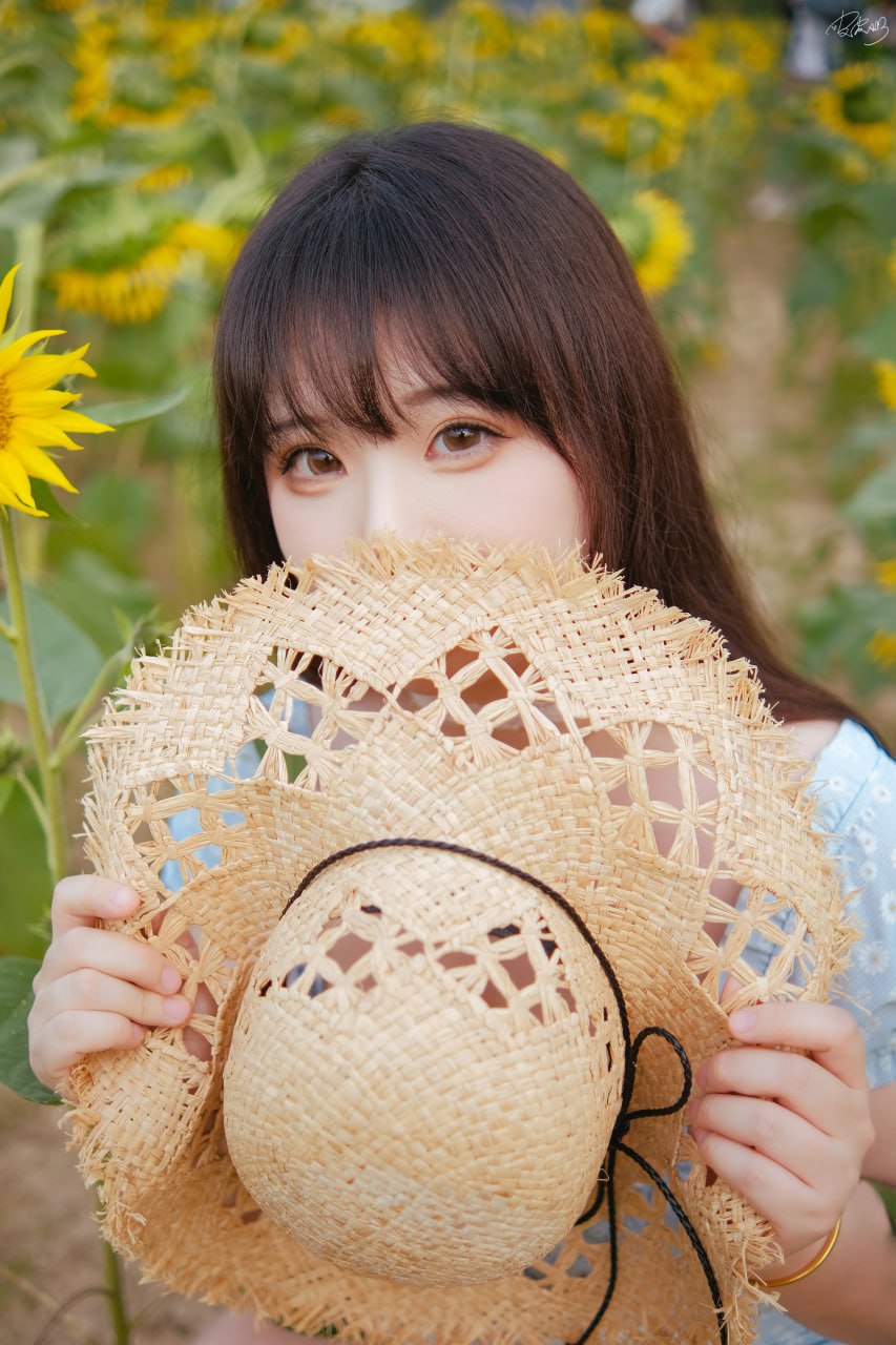 Pi Pi Nai - Her Sunflower 35 Pages