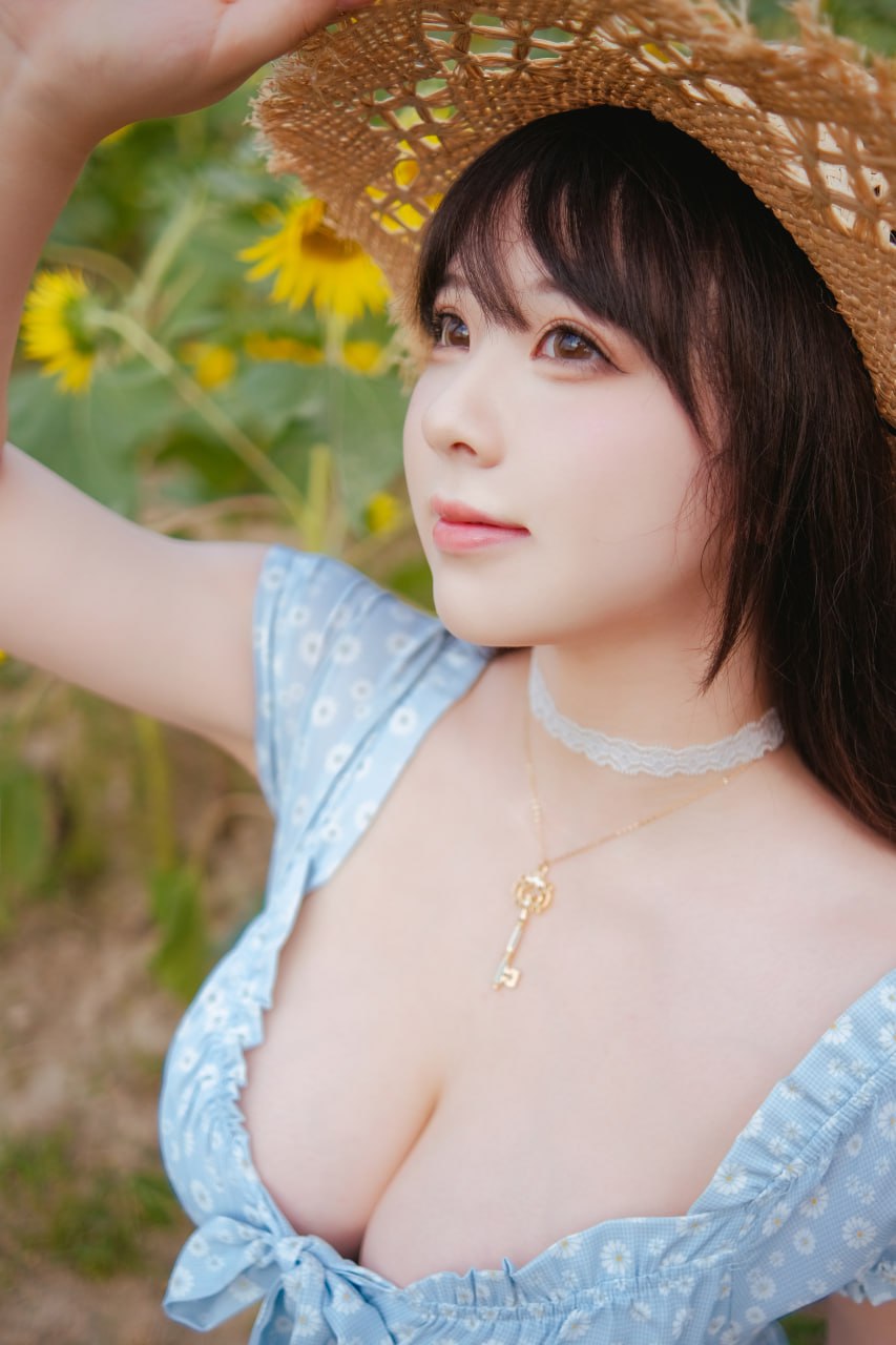 Pi Pi Nai - Her Sunflower 35 Pages