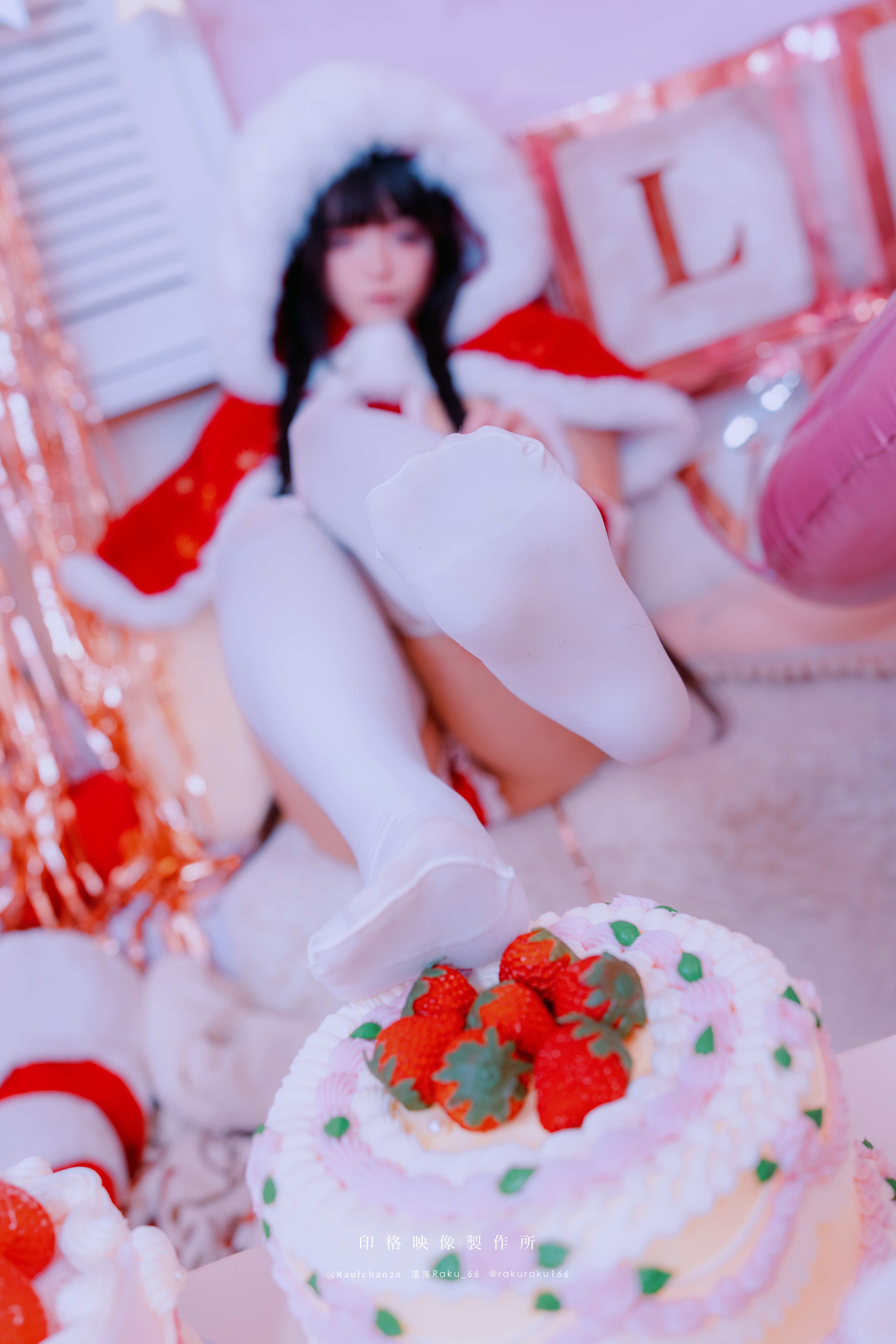 落落Raku - Santa Tell Me