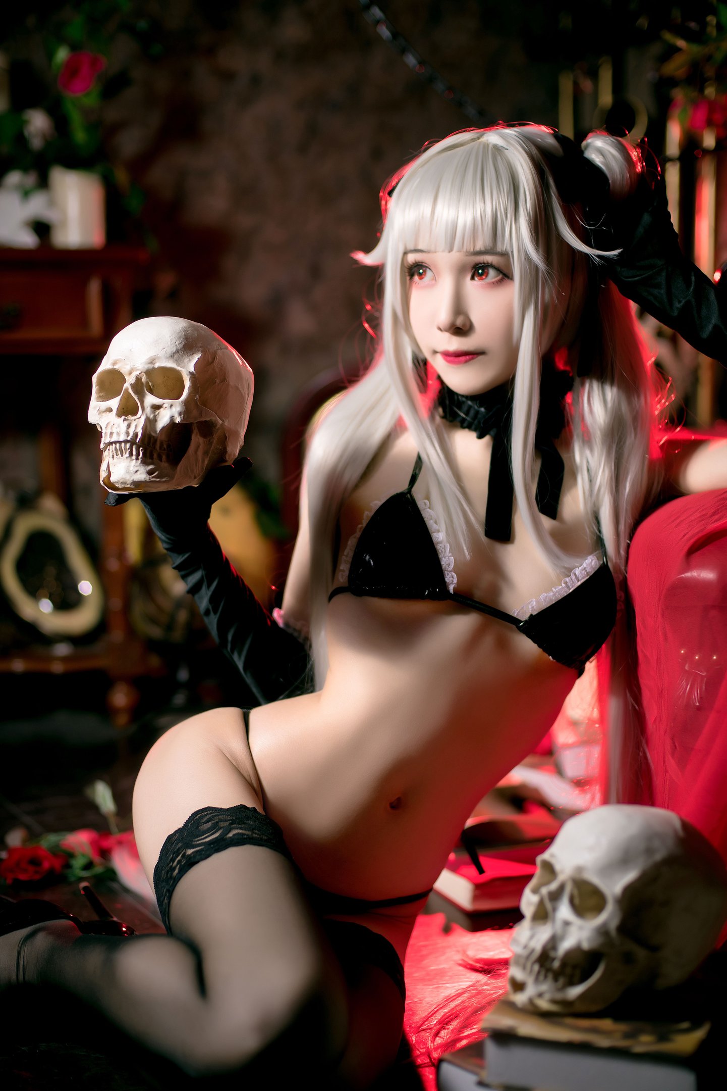 Tomoyo-chan - Vụ Chi Áo Lễ & Áo Tắm 30P