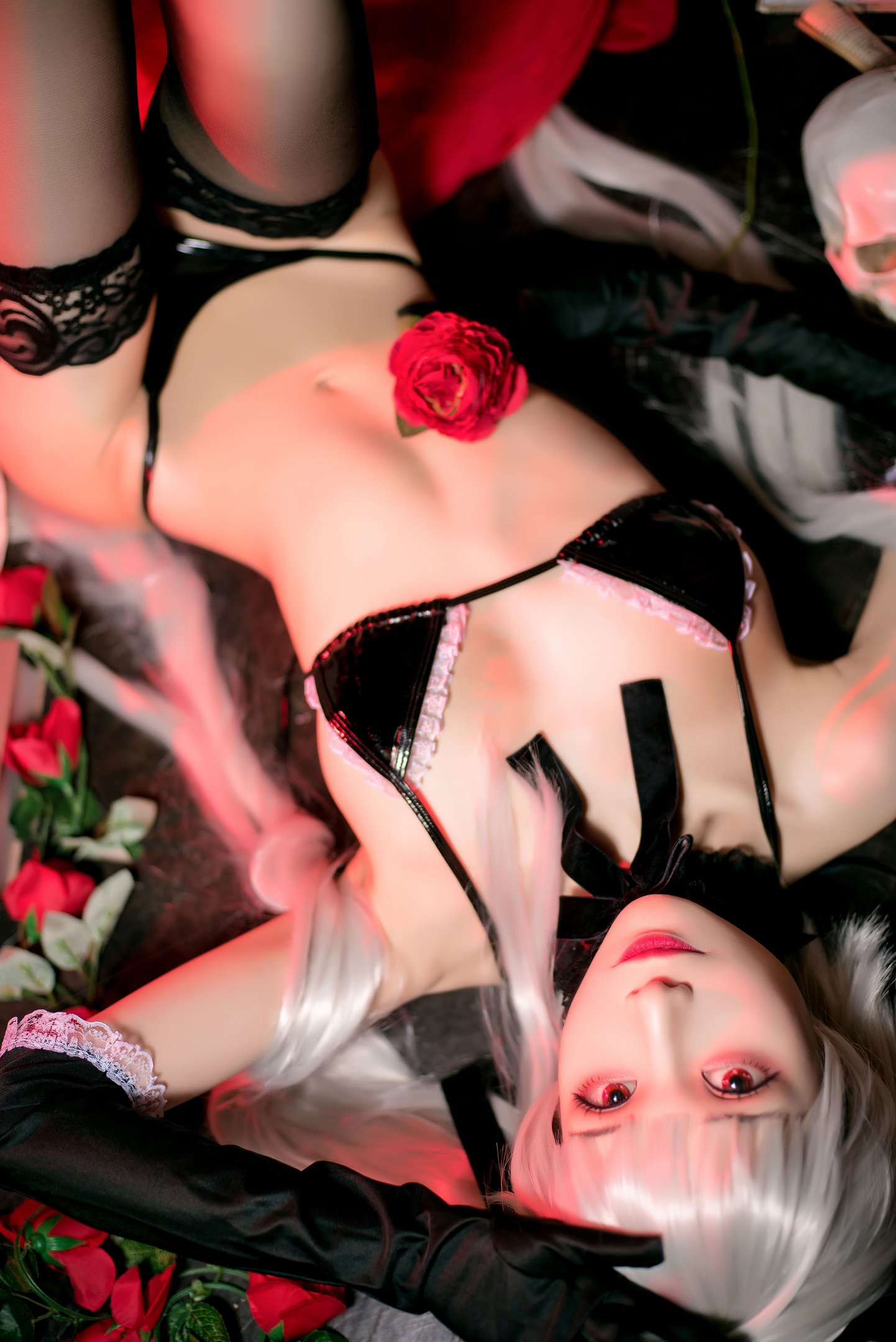 Tomoyo-chan - Vụ Chi Áo Lễ & Áo Tắm 30P