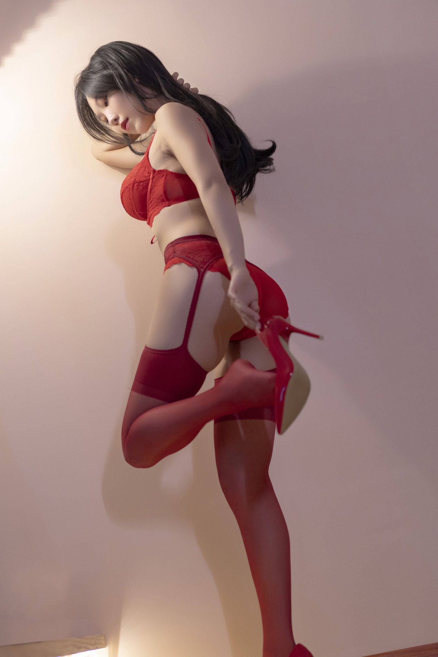 抖娘利世 - 赤いセクシーな小鈴 84P