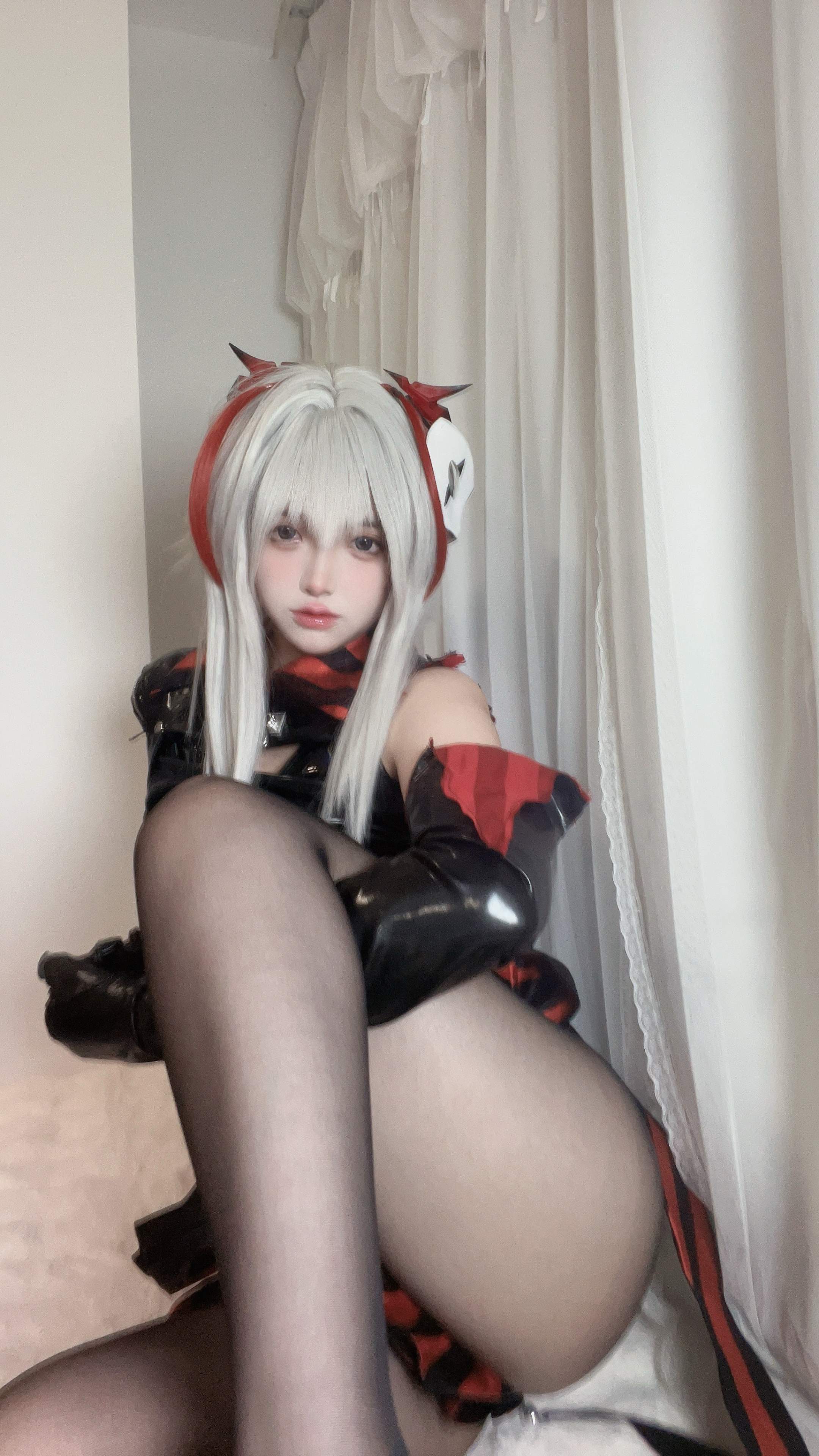 Crazy Cat ss Fantia Tháng 1 2024 Tất Đen 79P