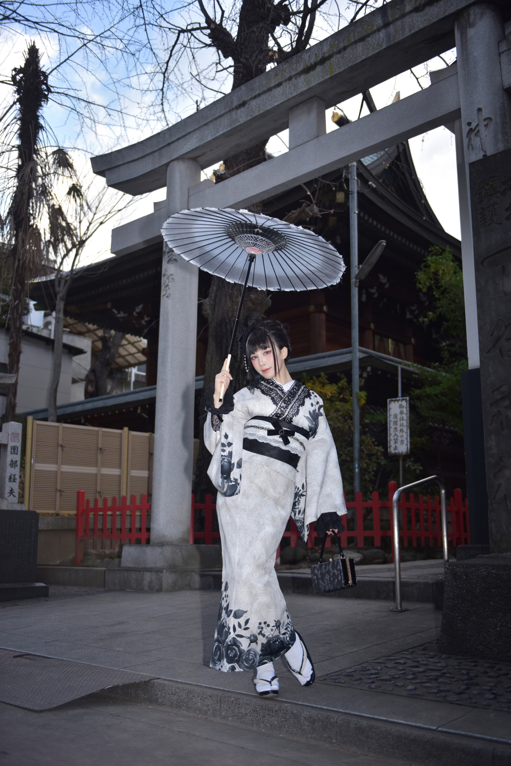 Water Bound Aqua - Black Lace Kimono 70P
