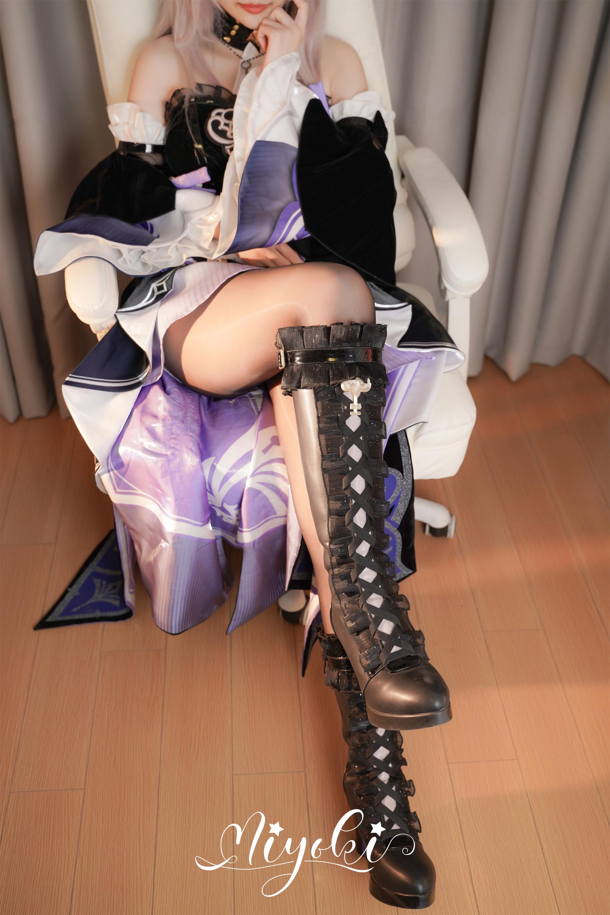 Suzuki Misaki - The Blessing of Beautiful Legs: The Da Hei Tower Chapter