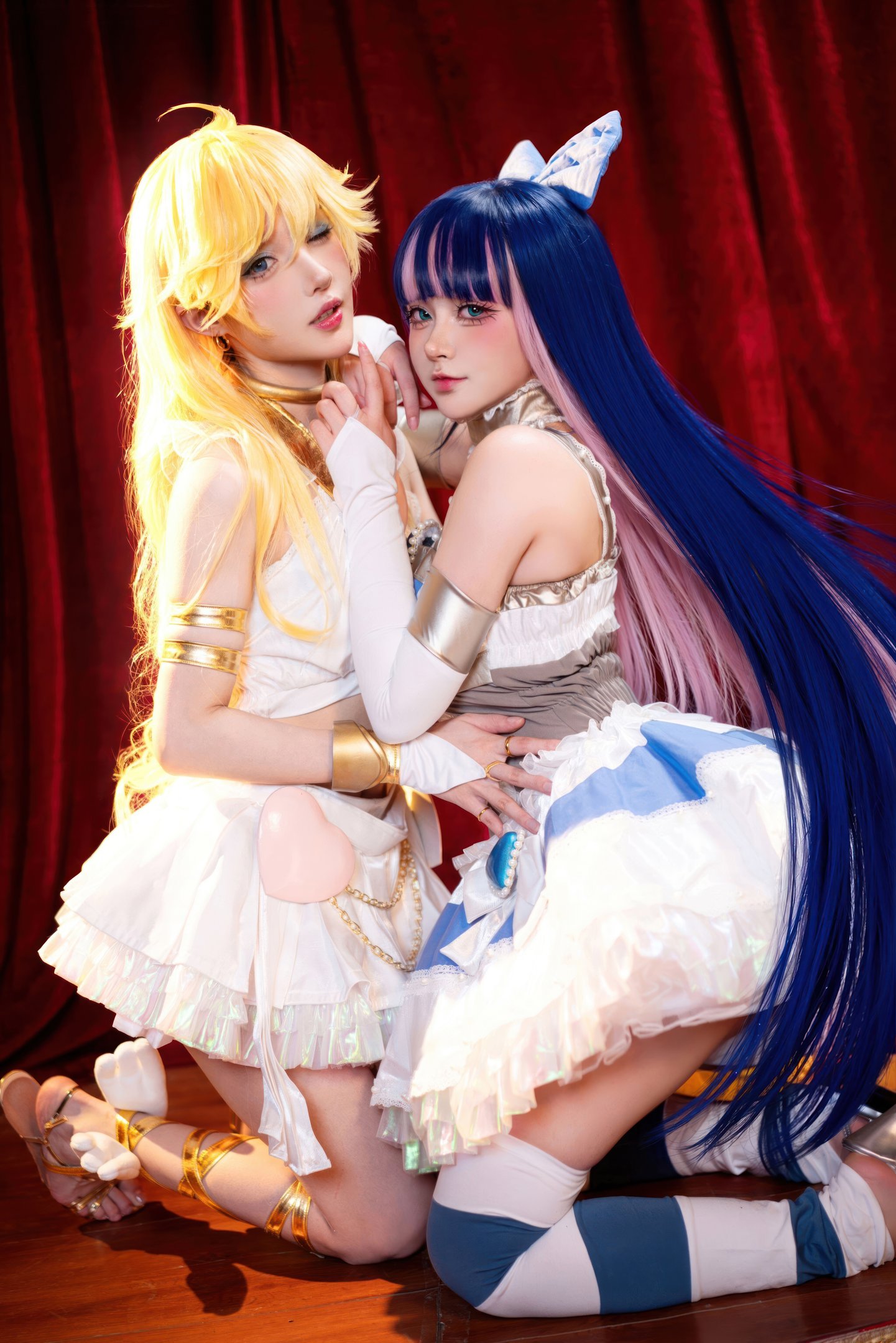 アパオもウサギ娘 & スススソフィア - ガーターストッキングの天使