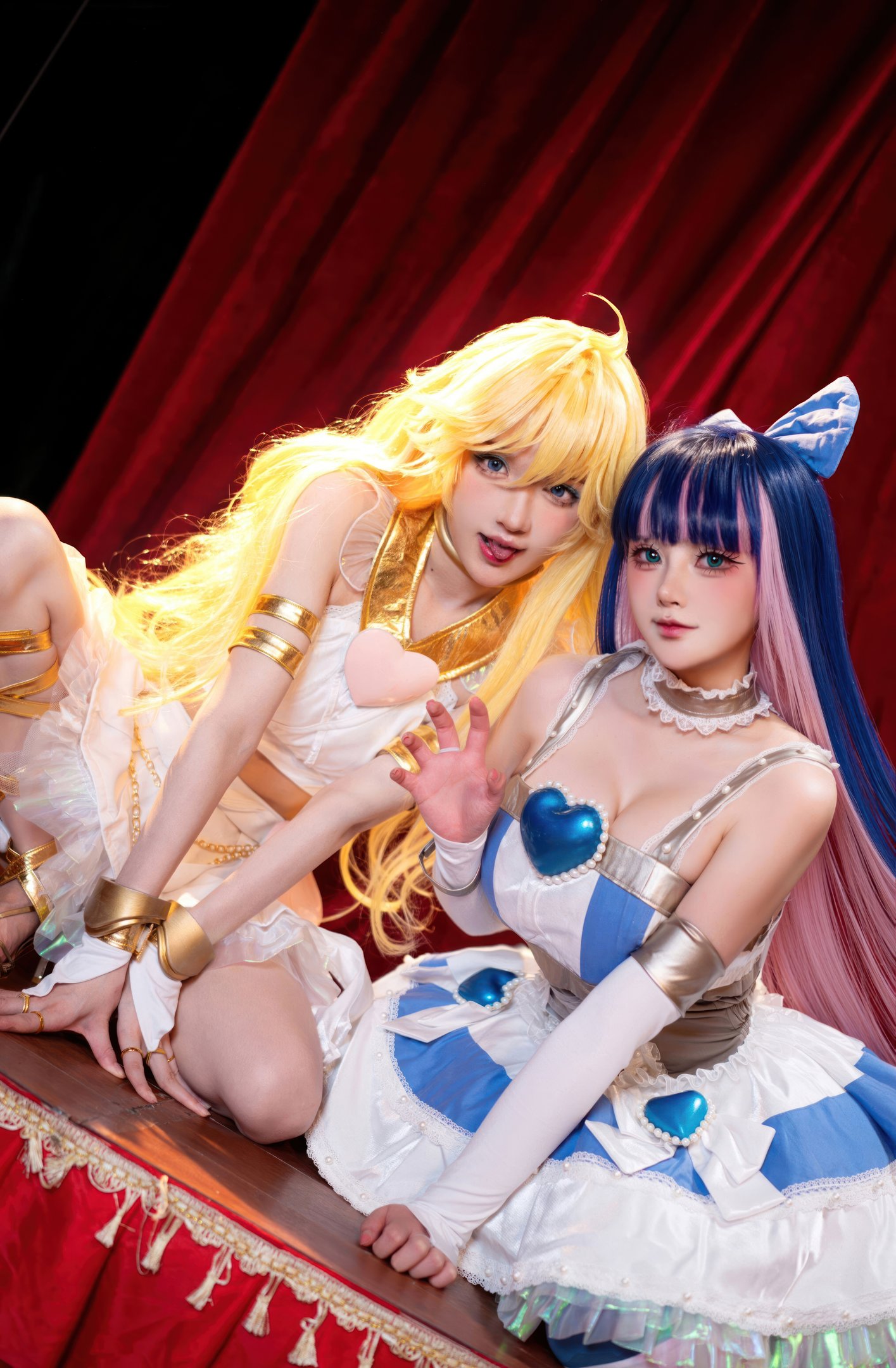 アパオもウサギ娘 & スススソフィア - ガーターストッキングの天使