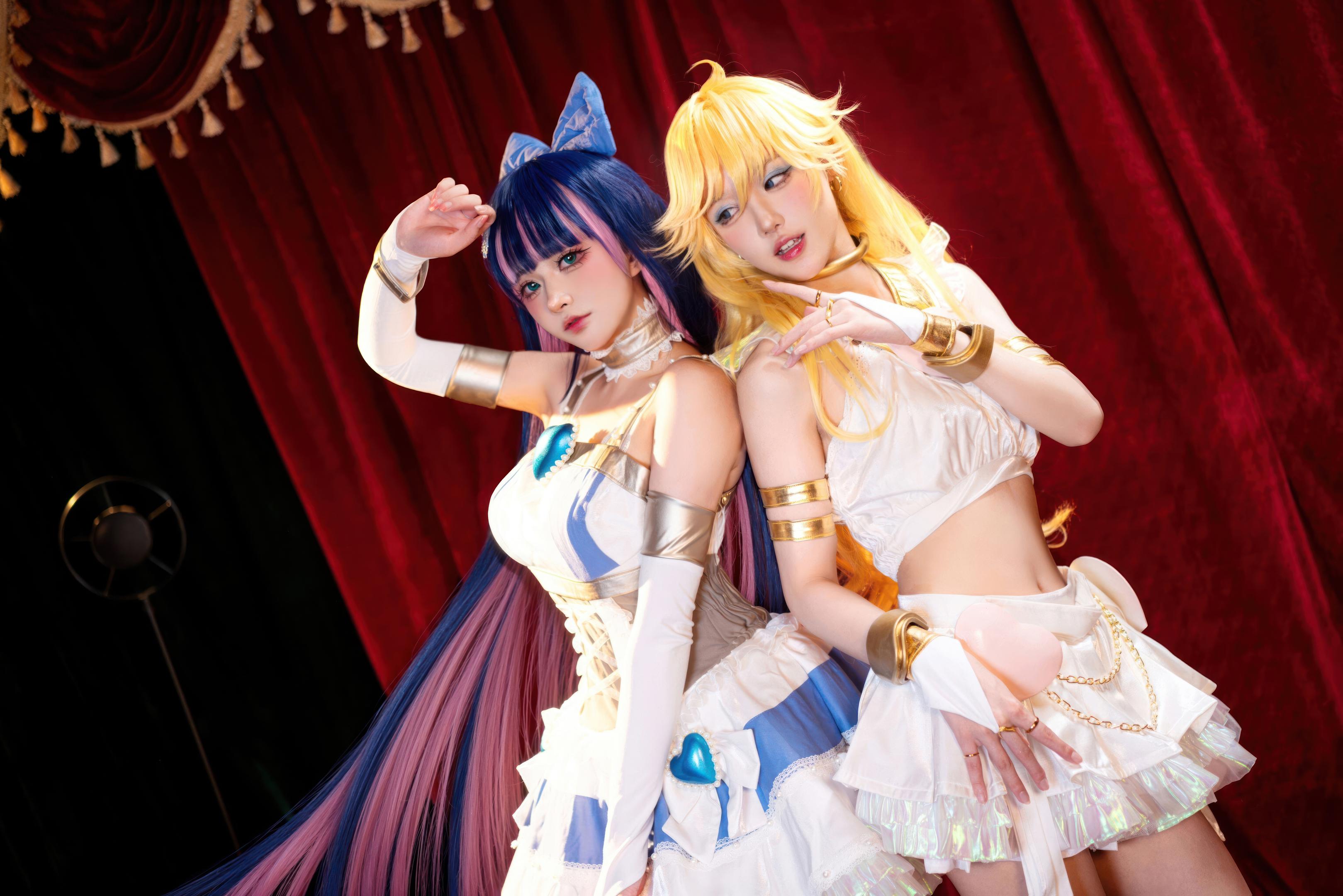 Abao is also a Rabbit Mother & Sū Sū Sū Sofia - Suspender Stockings Angel