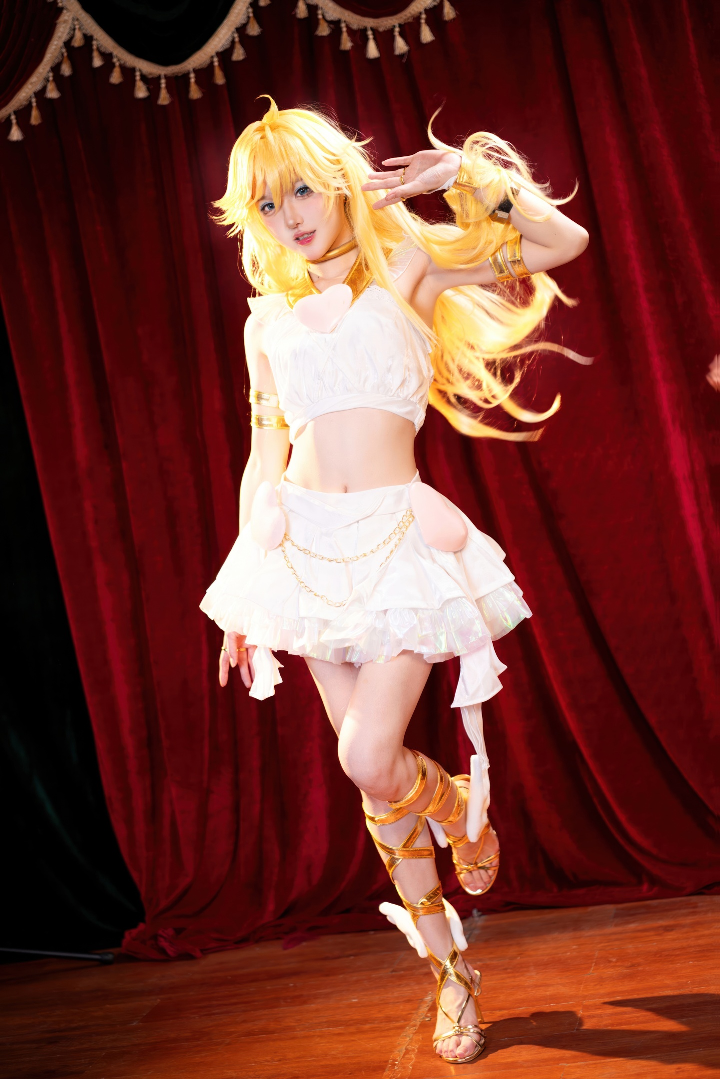 Abao is also a Rabbit Mother & Sū Sū Sū Sofia - Suspender Stockings Angel