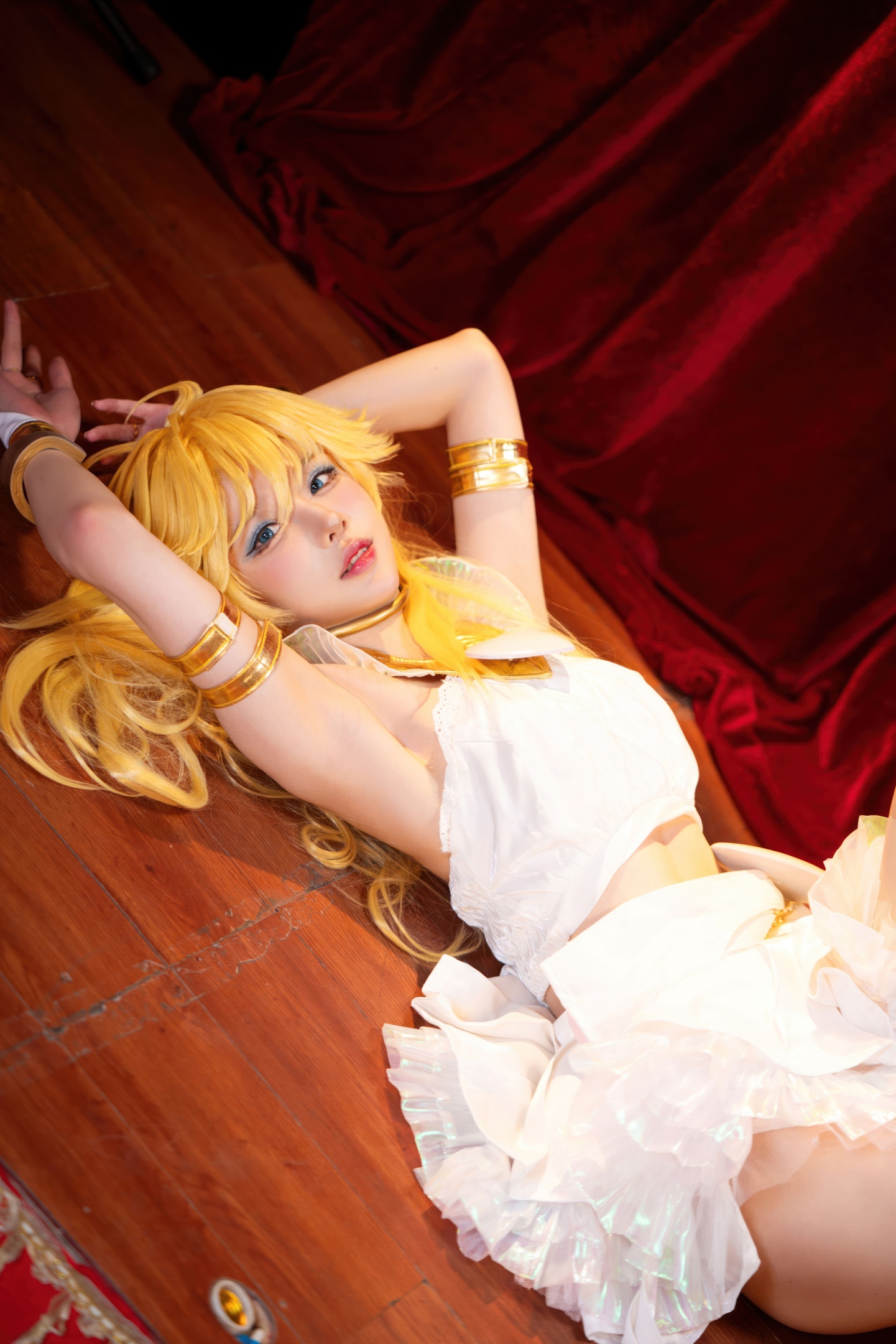 Abao is also a Rabbit Mother & Sū Sū Sū Sofia - Suspender Stockings Angel
