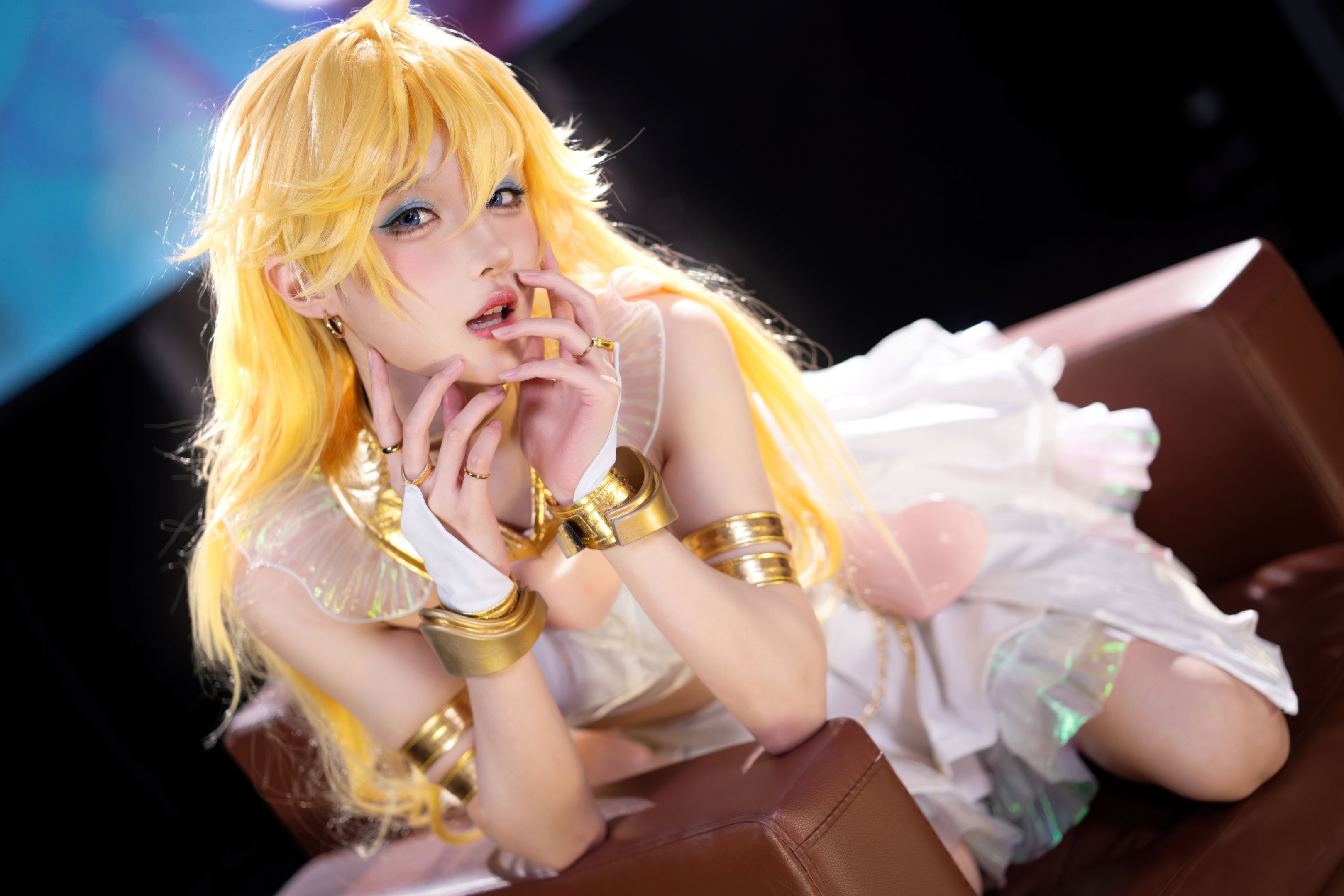 Abao is also a Rabbit Mother & Sū Sū Sū Sofia - Suspender Stockings Angel