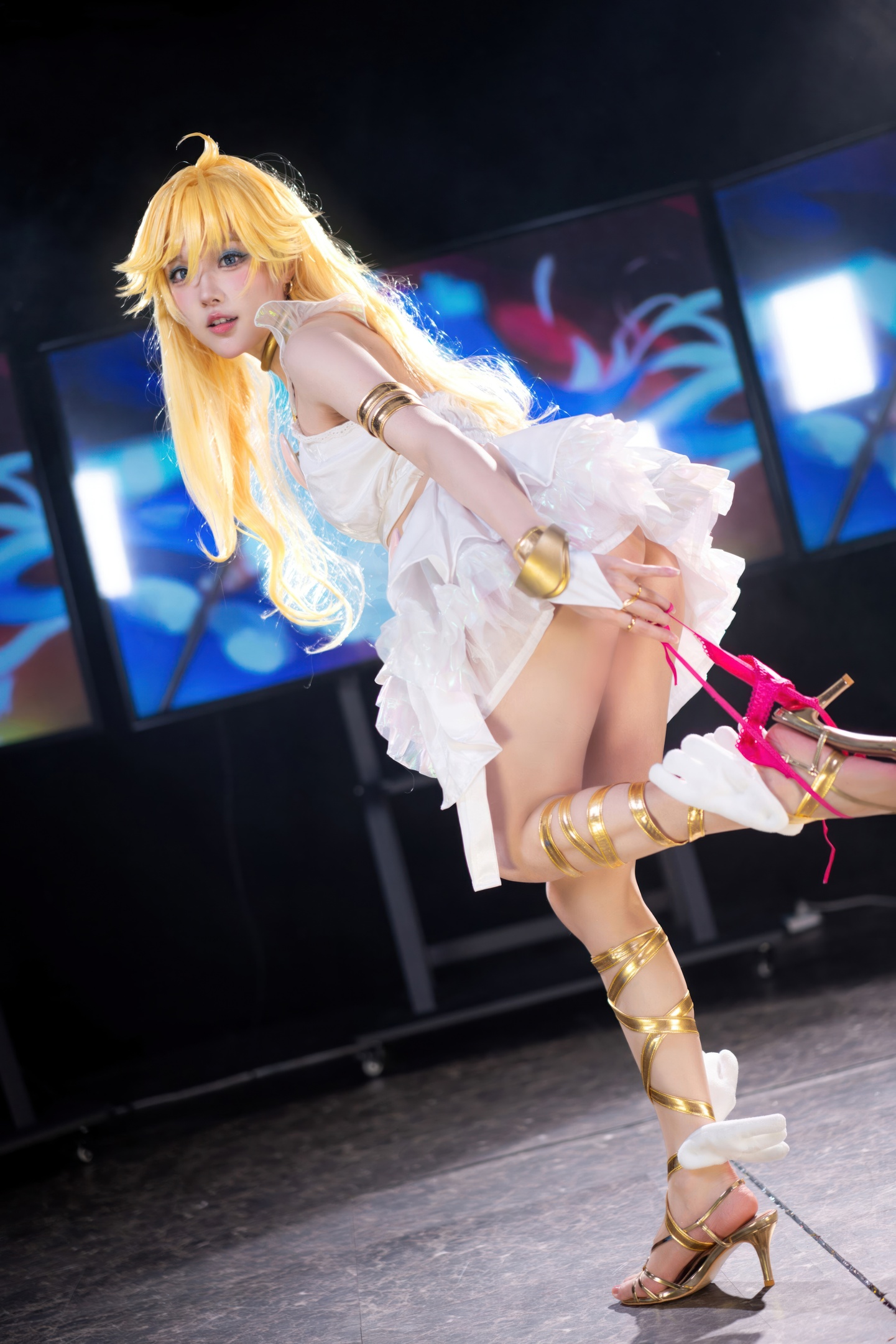 Abao is also a Rabbit Mother & Sū Sū Sū Sofia - Suspender Stockings Angel