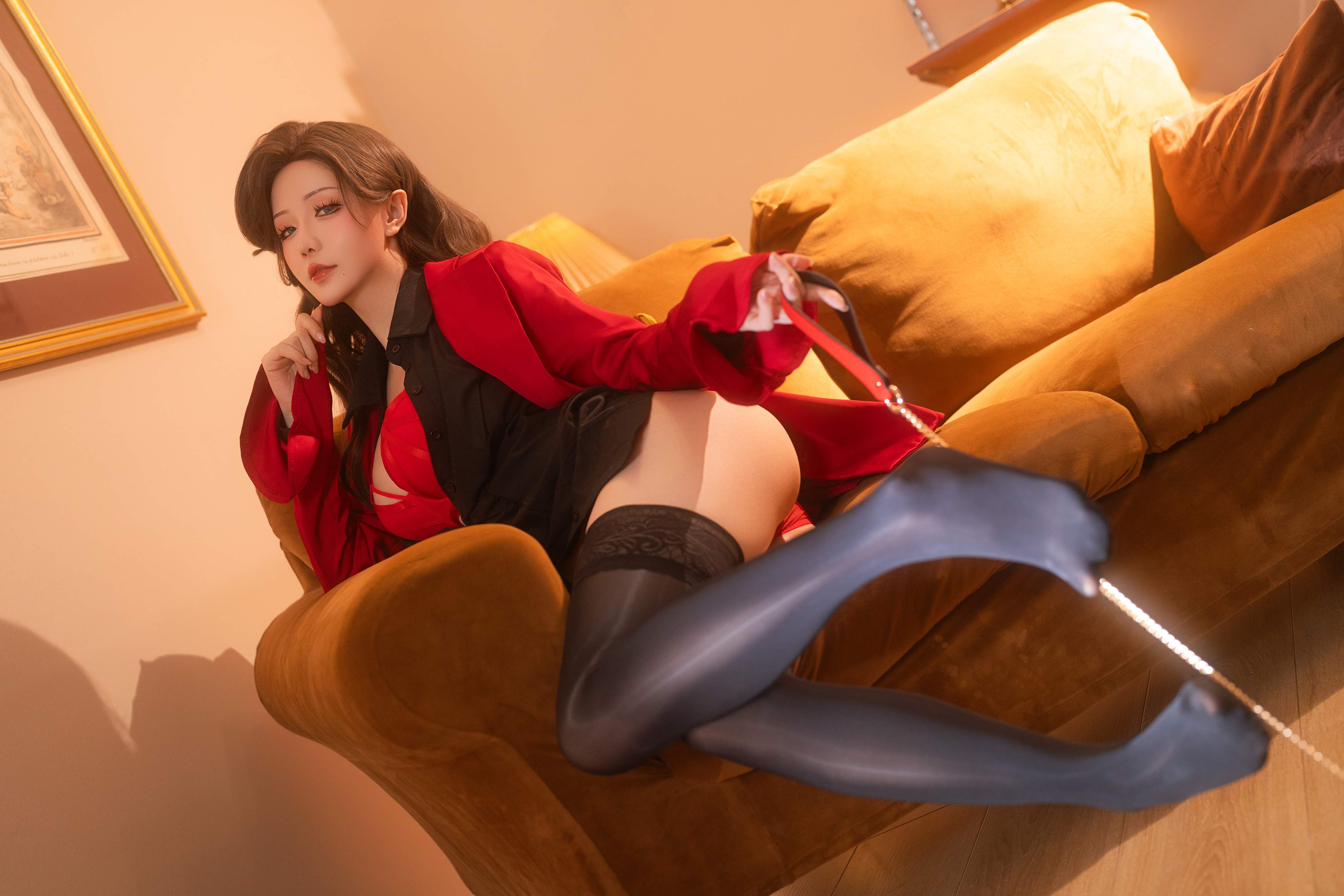 Hoshilily『訓狗日記』黒ストッキングとハイヒールのコスプレ写真