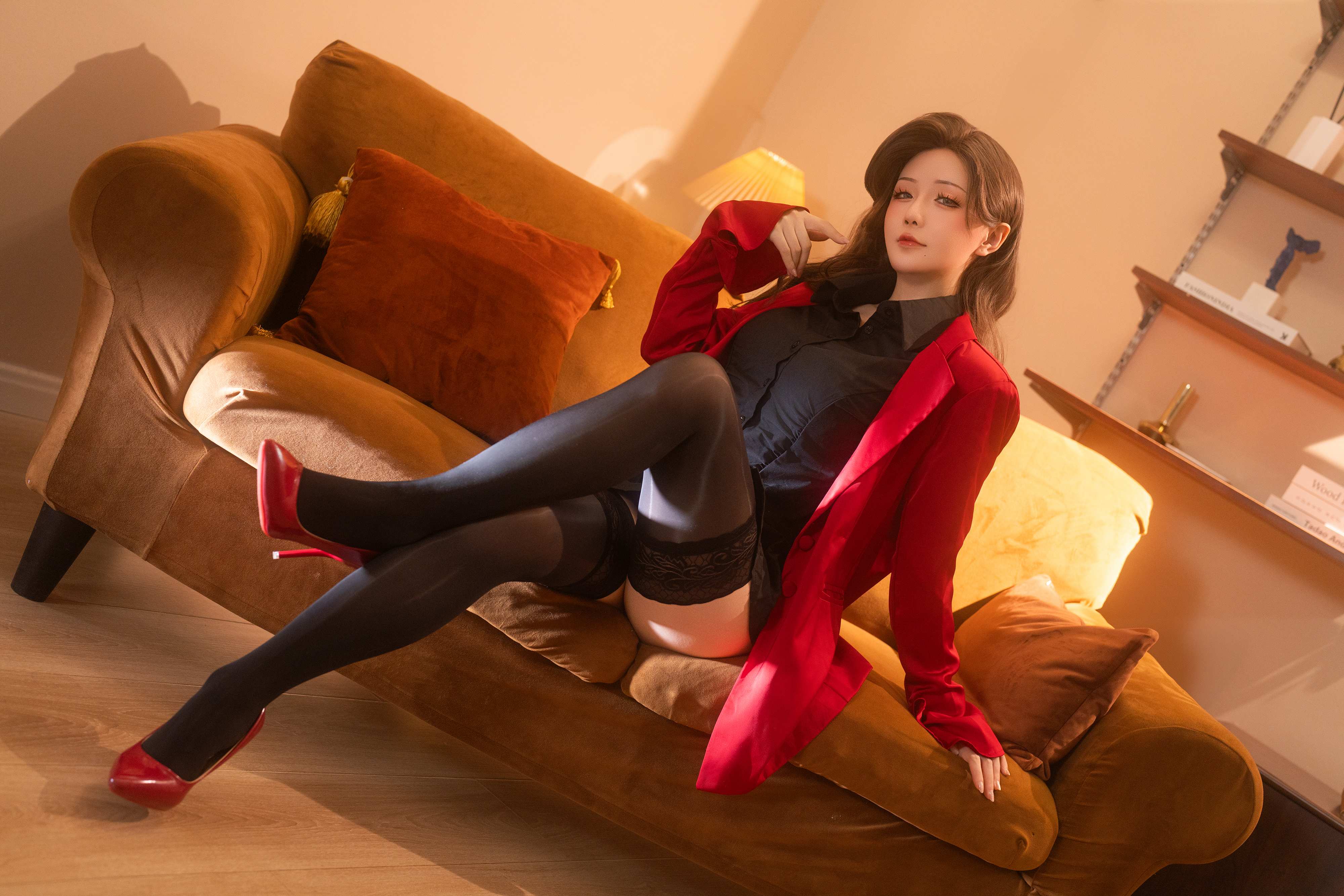 Hoshilily『訓狗日記』黒ストッキングとハイヒールのコスプレ写真