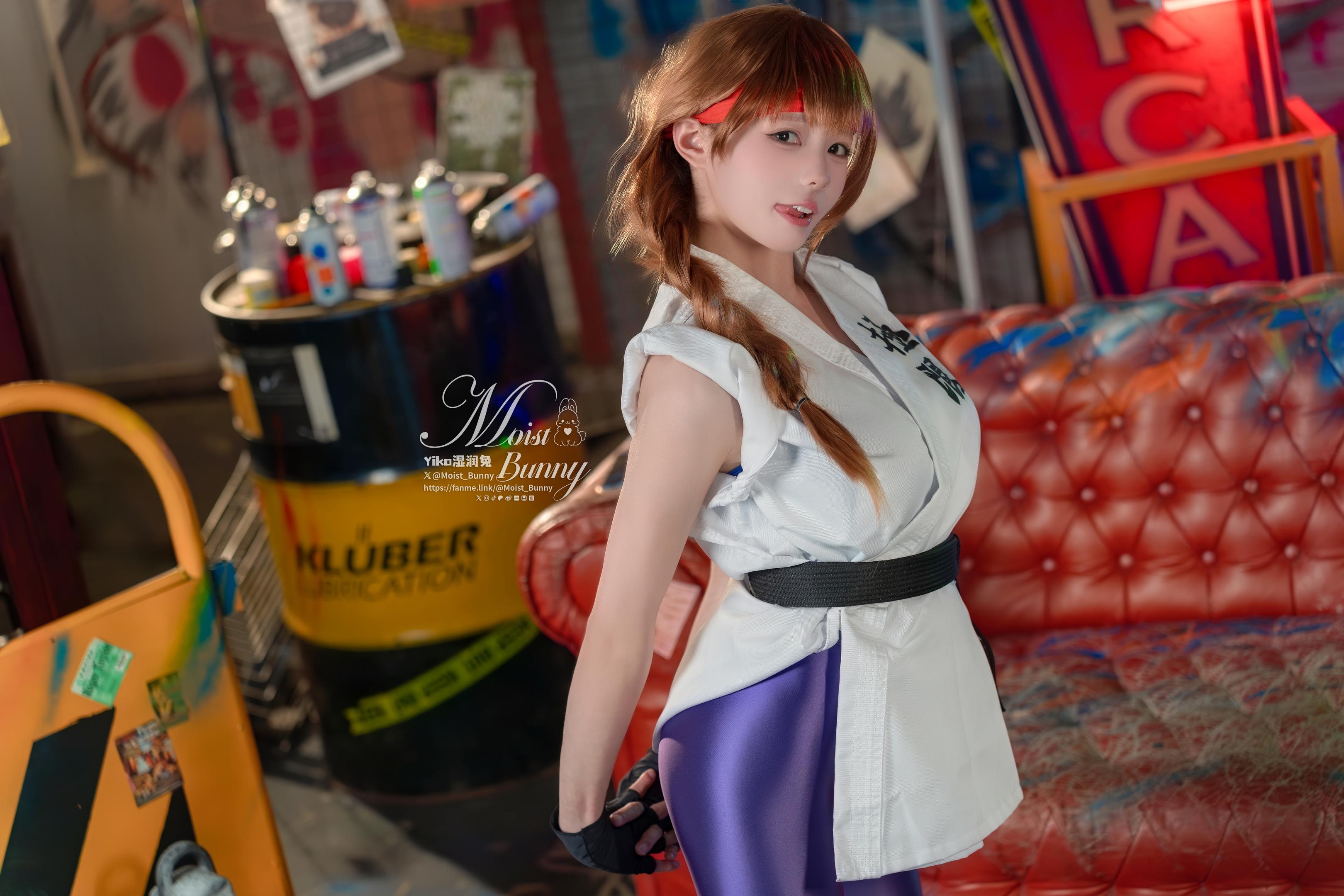 Yiko ướt nước -  拳皇 - 坂崎百合