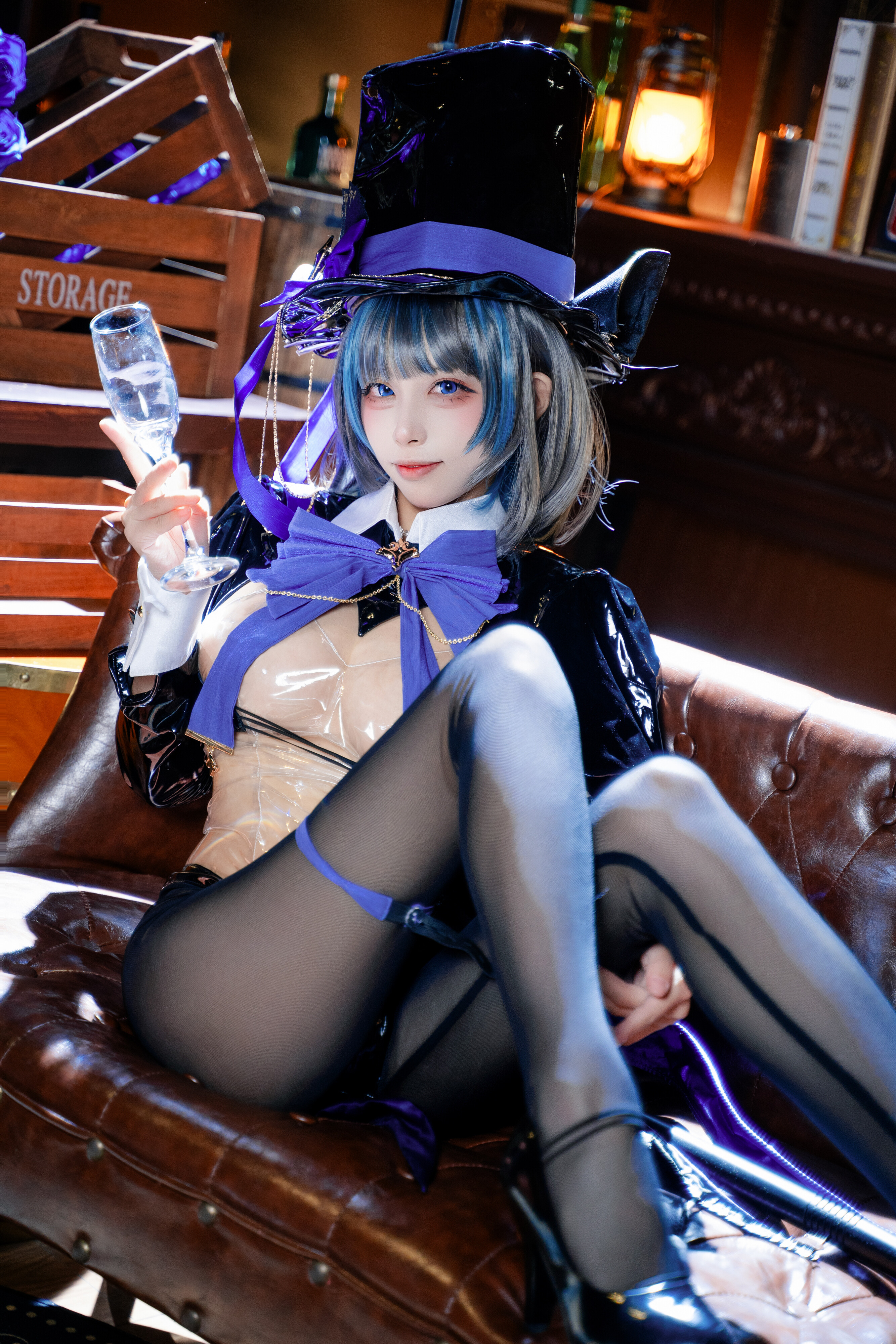 Ba người máy không người lái - Chiến hạm xanh dương, giấc mơ đêm tuyệt vời của Cheshire