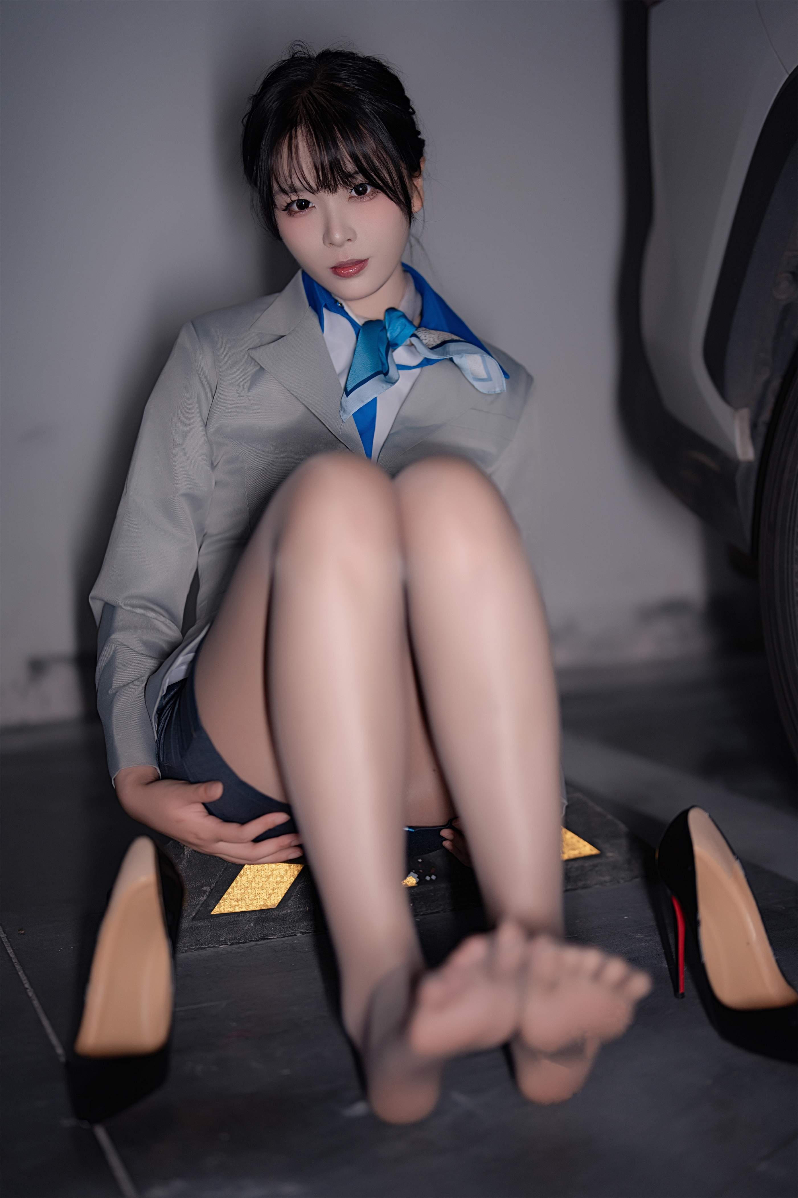 Xuan Xiao Senior Sister - Flight Attendant Car Park