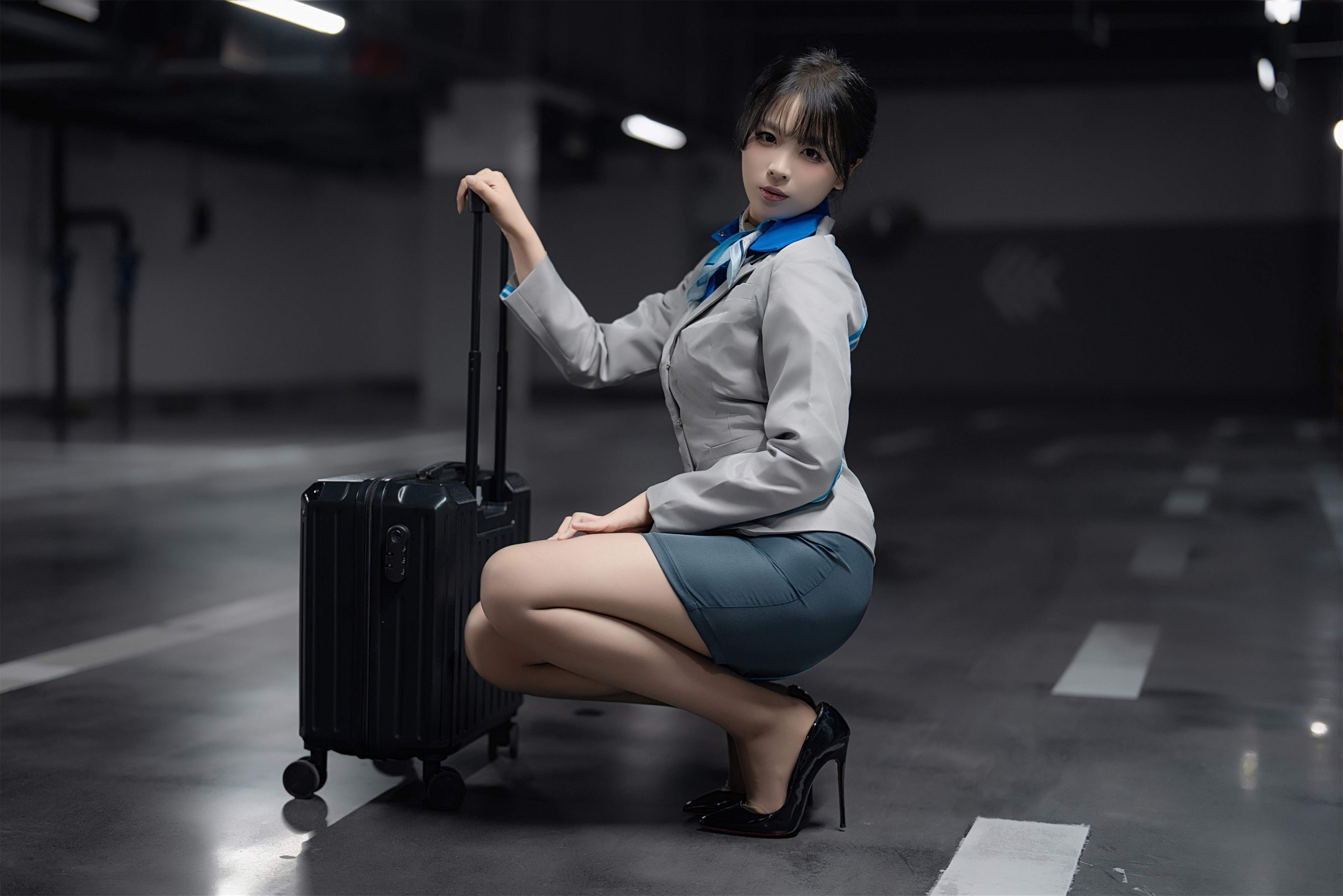 Hân萧 học chị - Khoang xe của tiếp viên hàng không