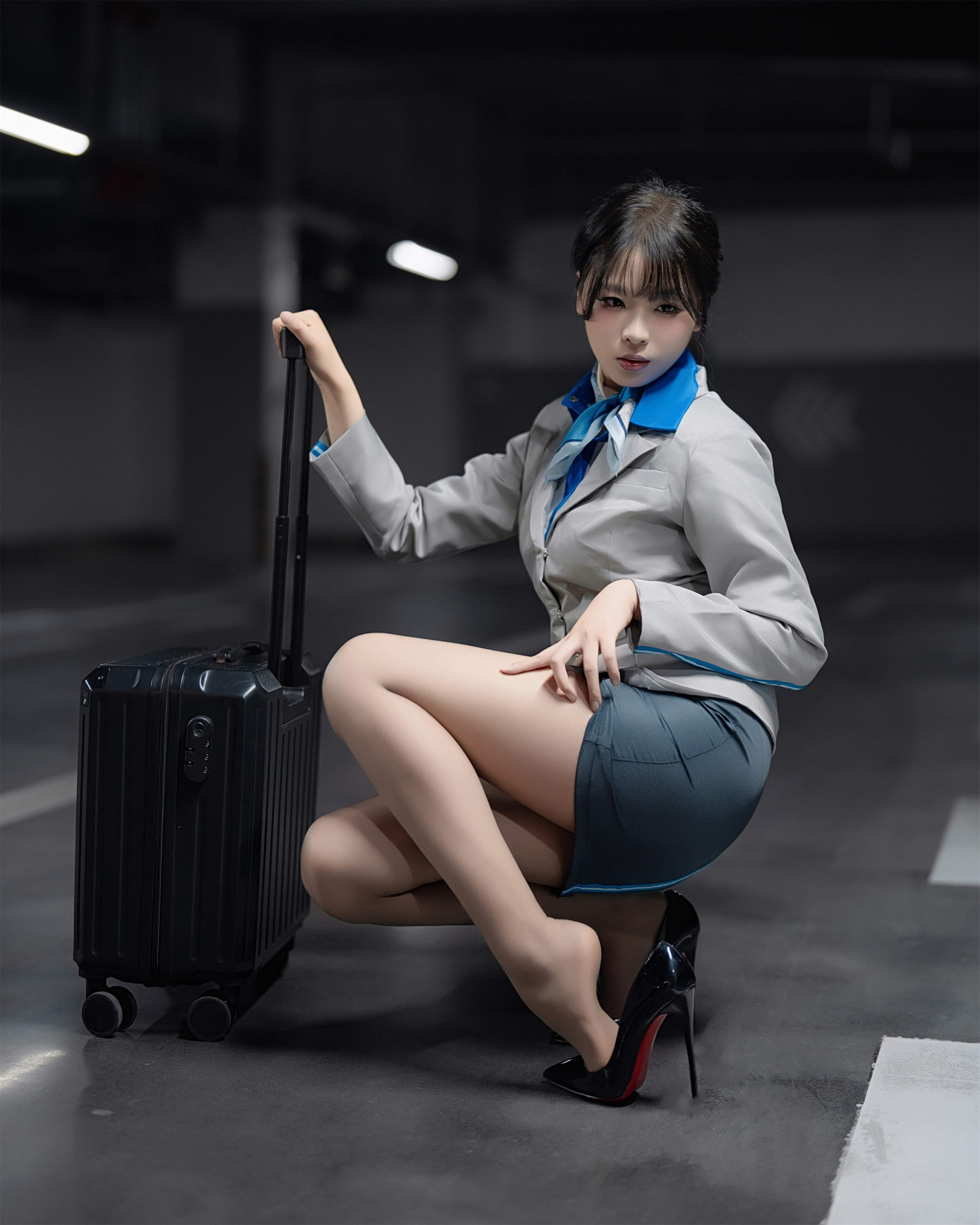 Hân萧 học chị - Khoang xe của tiếp viên hàng không
