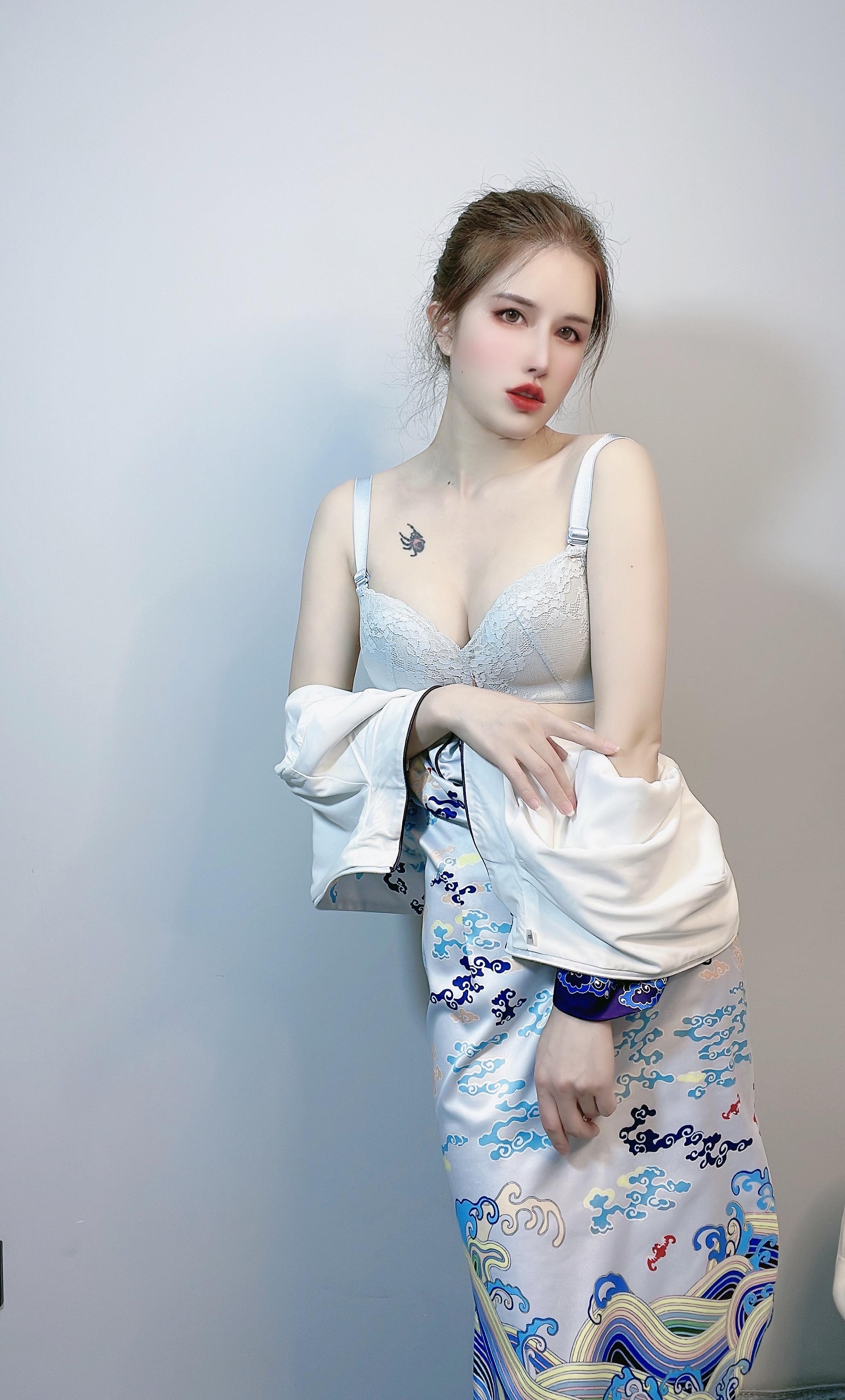 鹿八岁baby -  Trận đào tạo trên tàu điện ngầm
