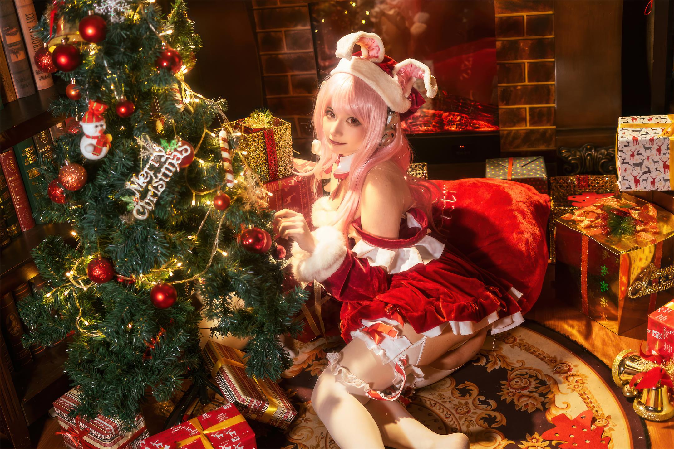 Is three, not world - Sony  Christmas 44P